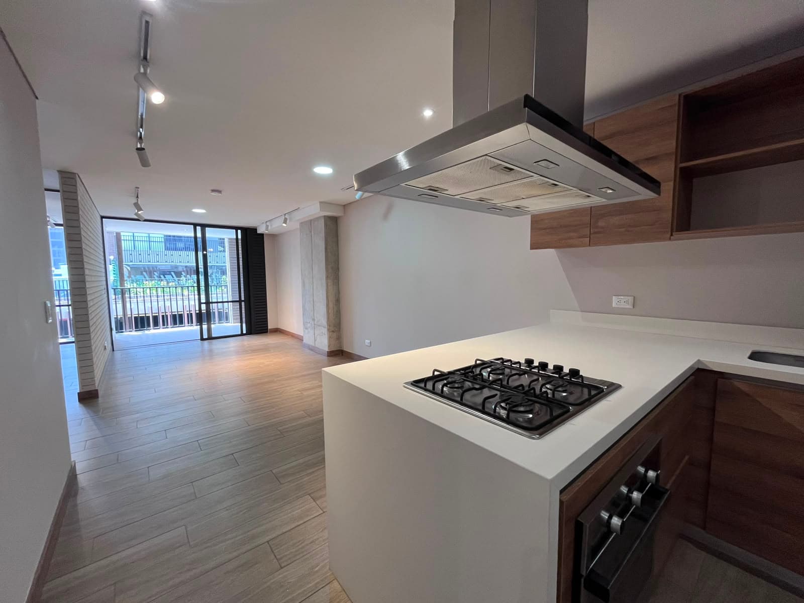 Apartamento en arriendo en Ciudad Del Rio, Medellín — foto 1 de 20