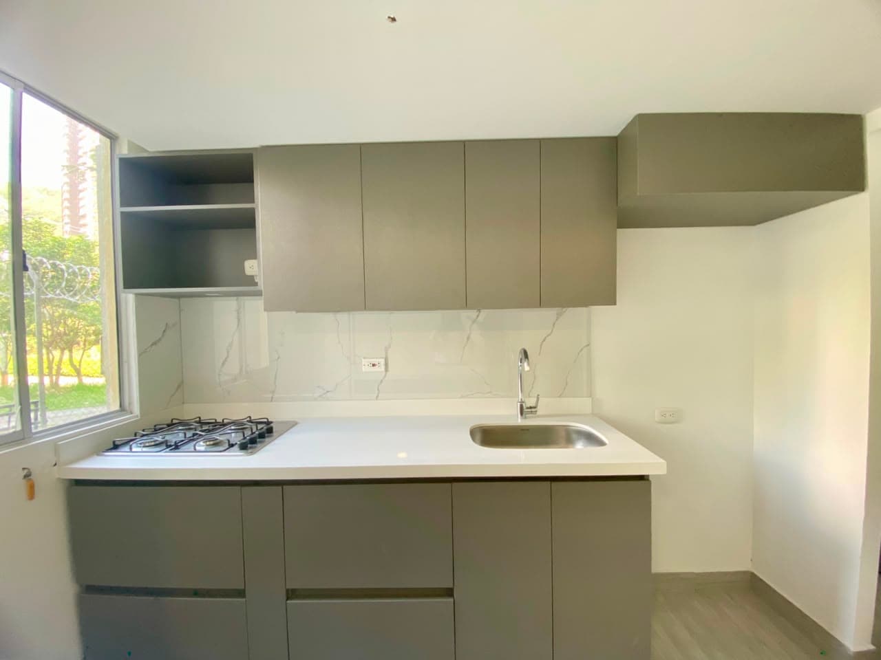 Apartamento en arriendo en Loma De Los Bernal, Belen, Medellín — foto 2 de 16