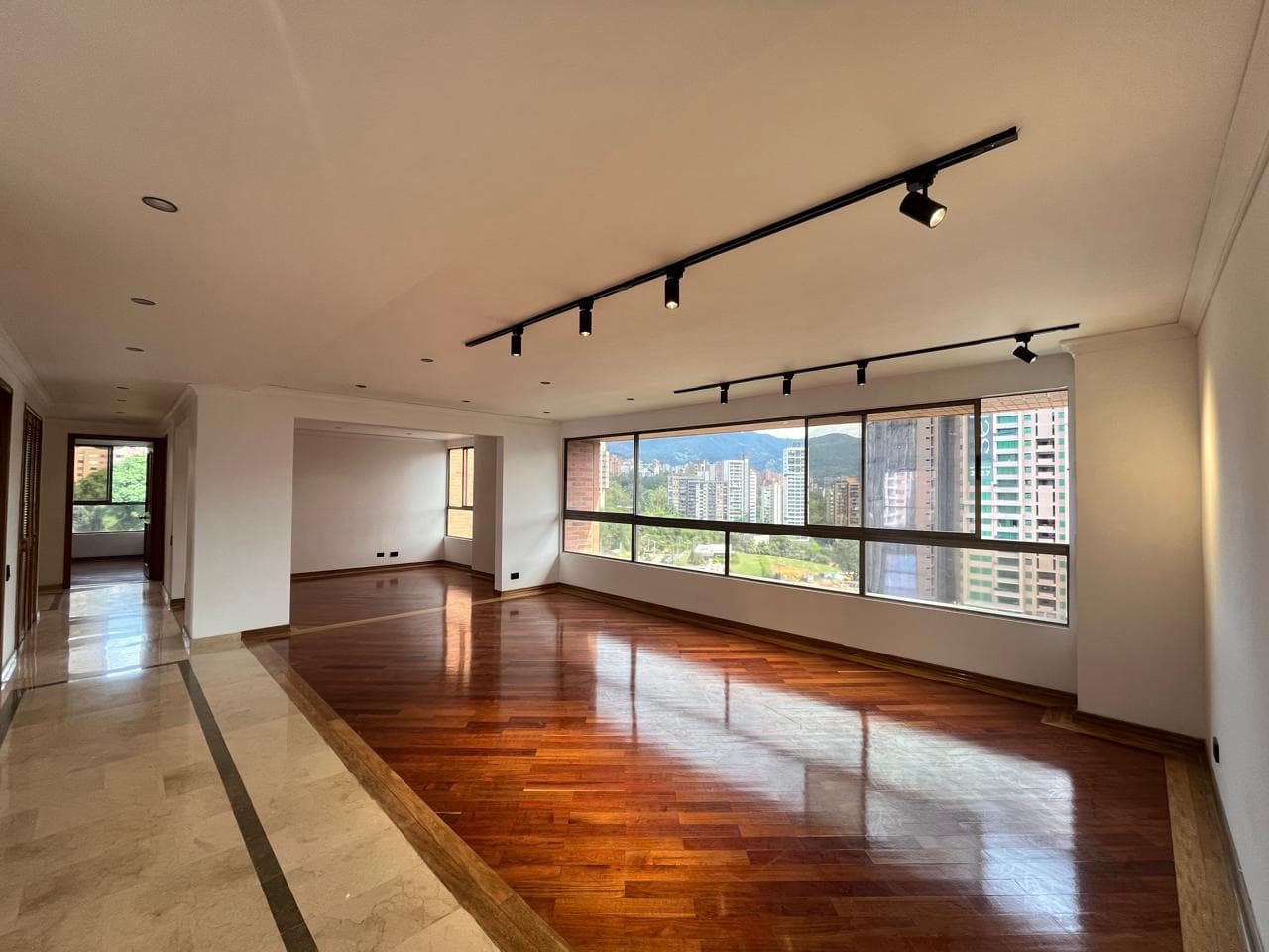 Apartamento en arriendo en Los Balsos, Poblado, Medellín — foto 2 de 20