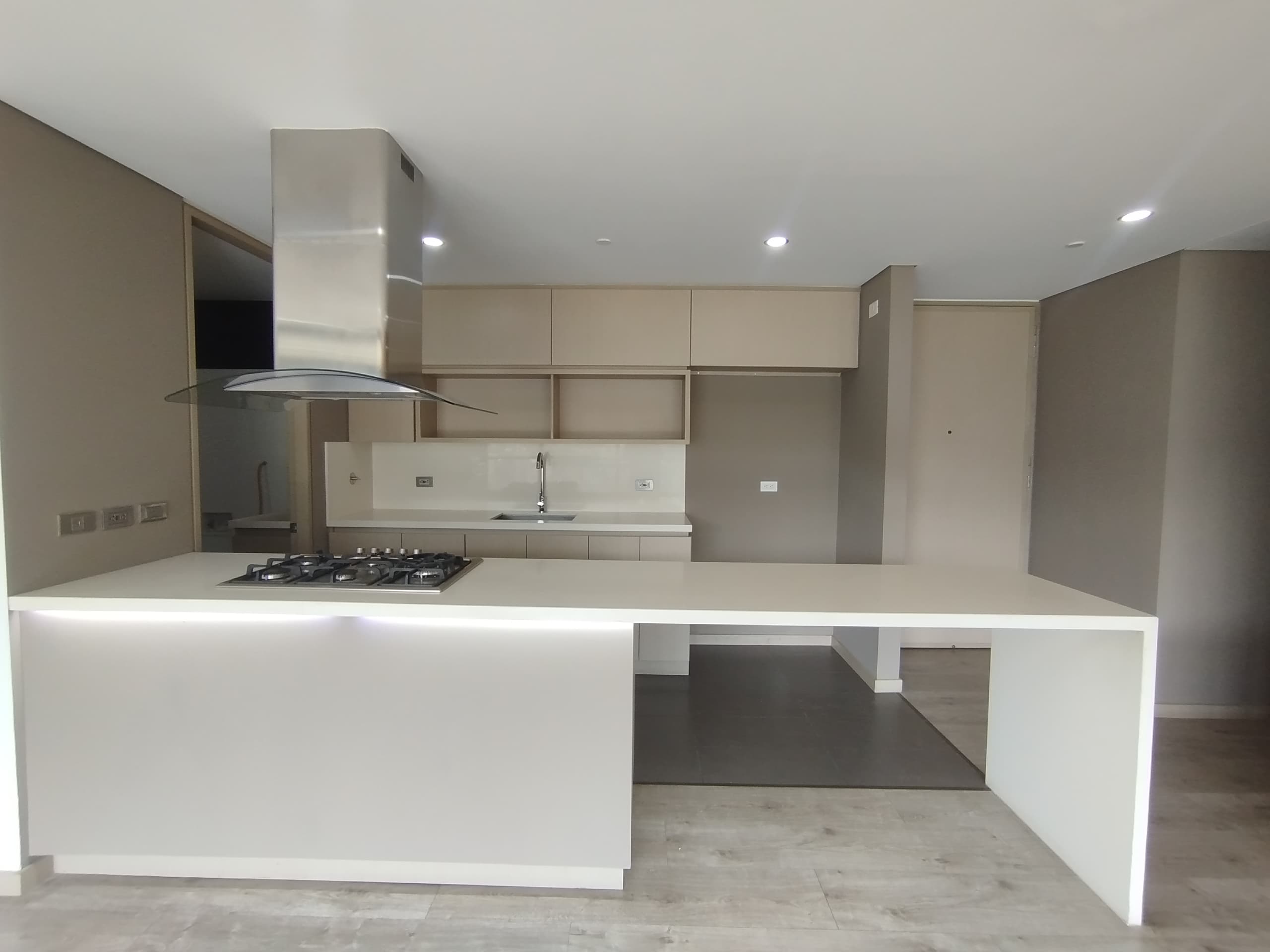 Apartamento en arriendo en Las Palmas M, Poblado, Medellín — foto 1 de 20