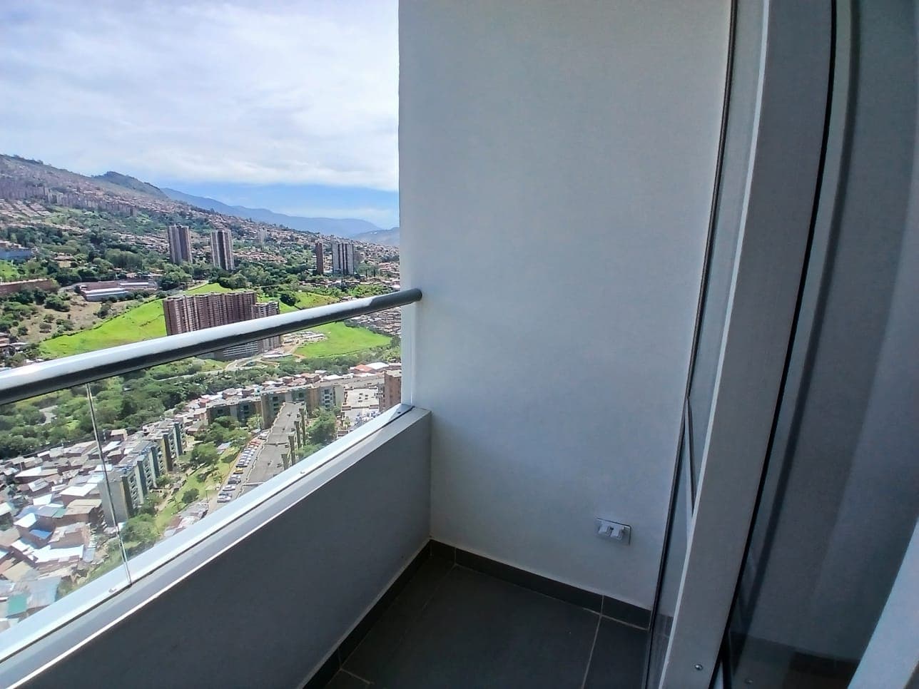Apartamento en arriendo en Calasanz Parte Alta, La America, Medellín — foto 5 de 14