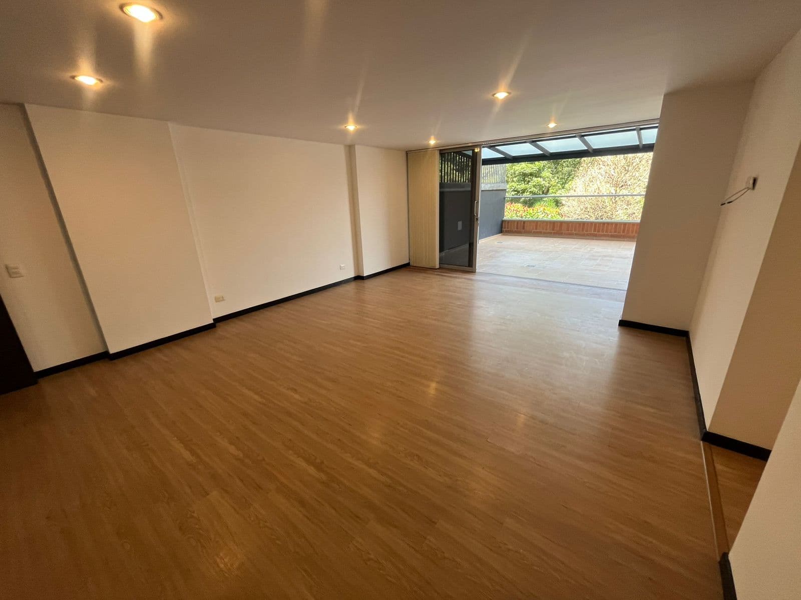 Apartamento en arriendo en Loma De Las Brujas, Envigado — foto 3 de 17