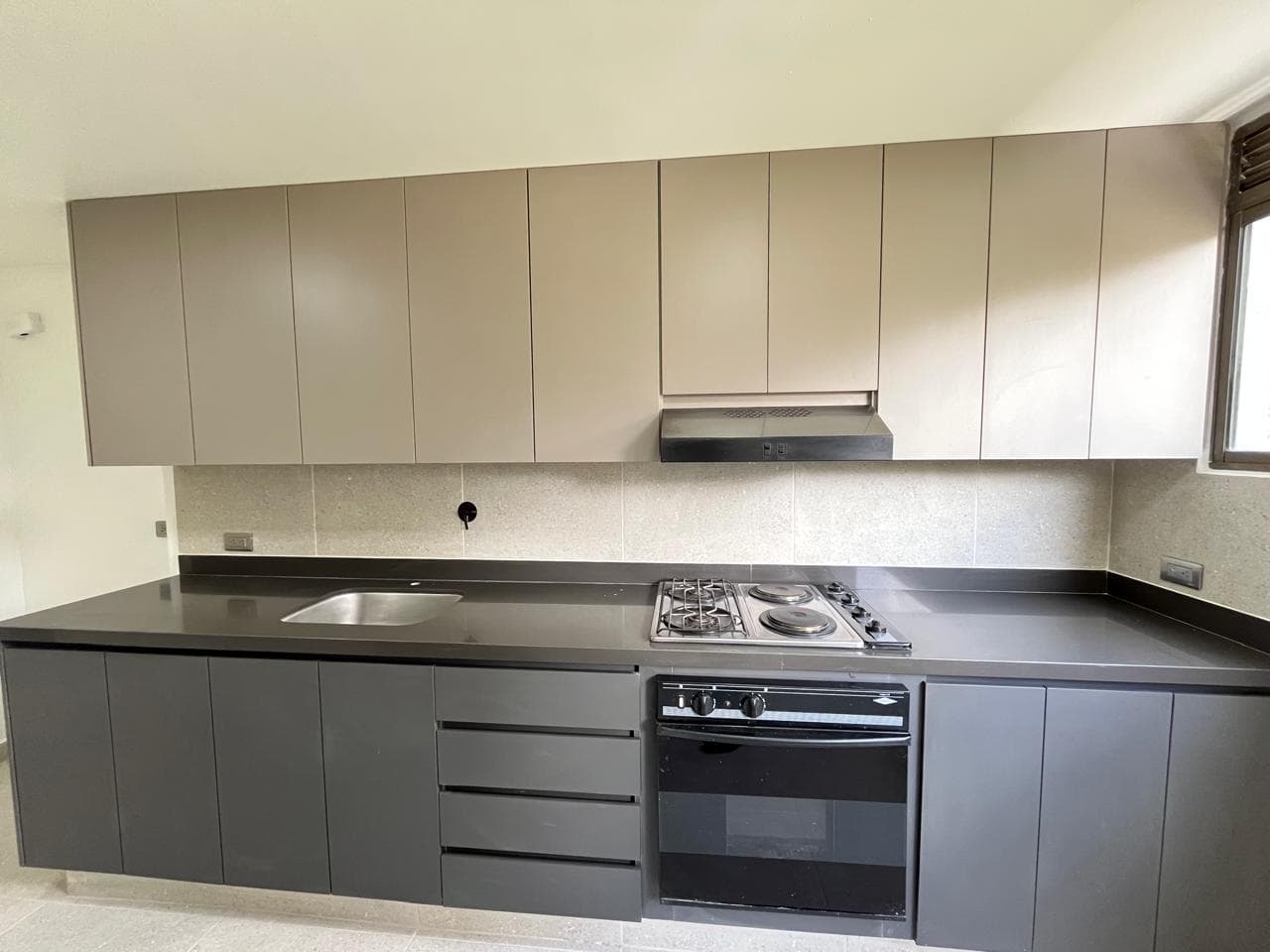 Apartamento en arriendo en Castropol, Poblado, Medellín — foto 1 de 20