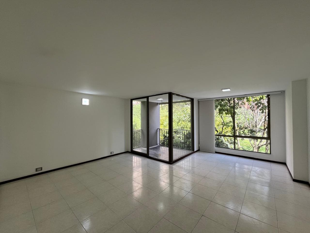 Apartamento en arriendo en Castropol, Poblado, Medellín — foto 3 de 20