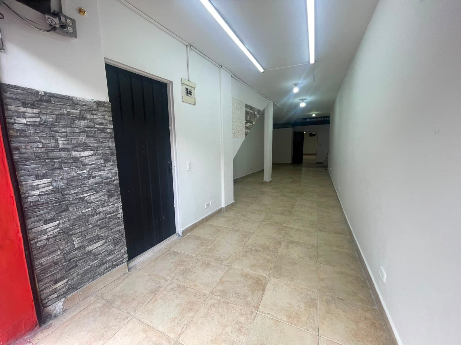 Local en arriendo en Belen, Medellín — foto 1 de 12