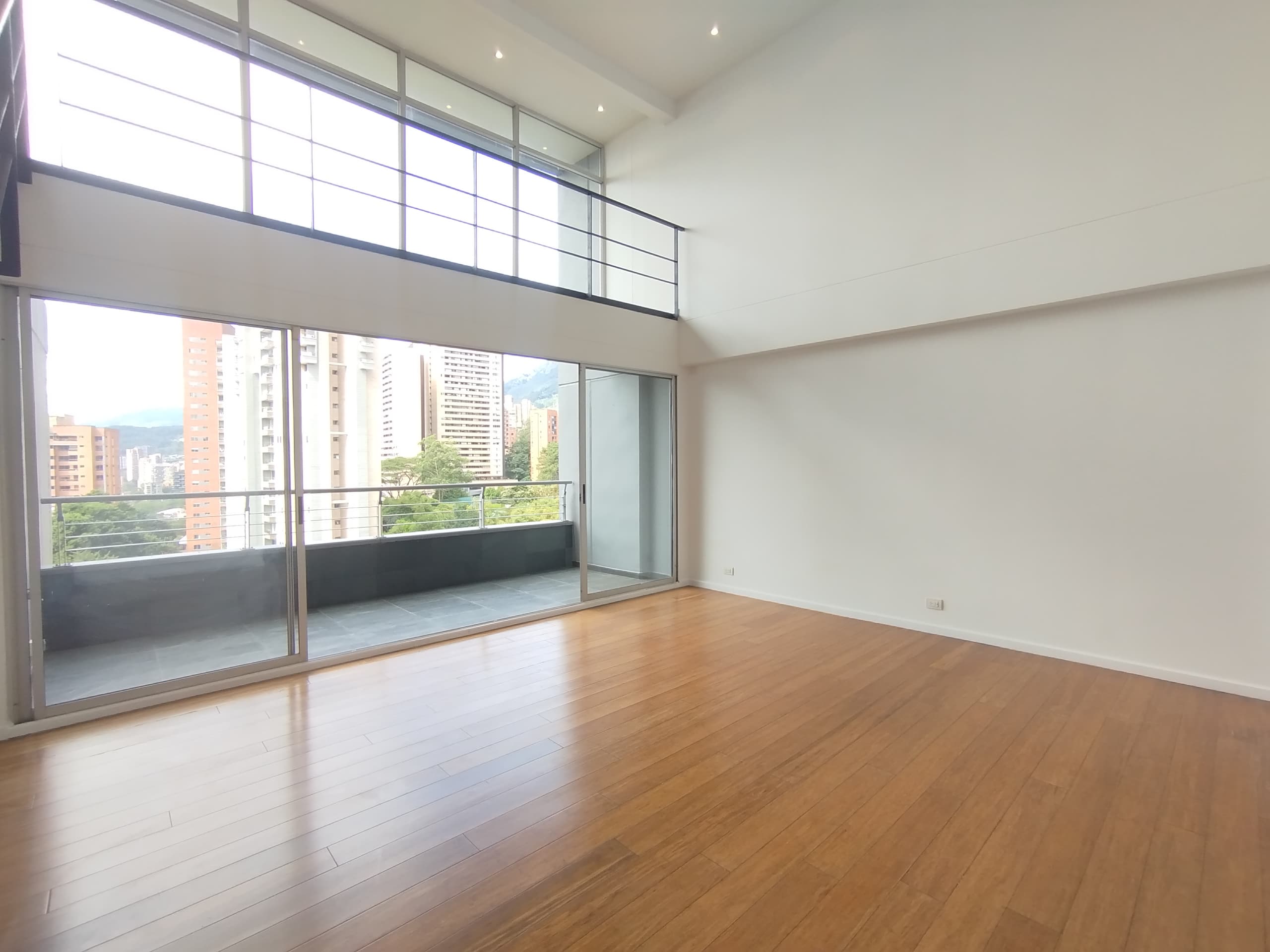 Apartamento en arriendo en Los Balsos, Poblado, Medellín — foto 2 de 20