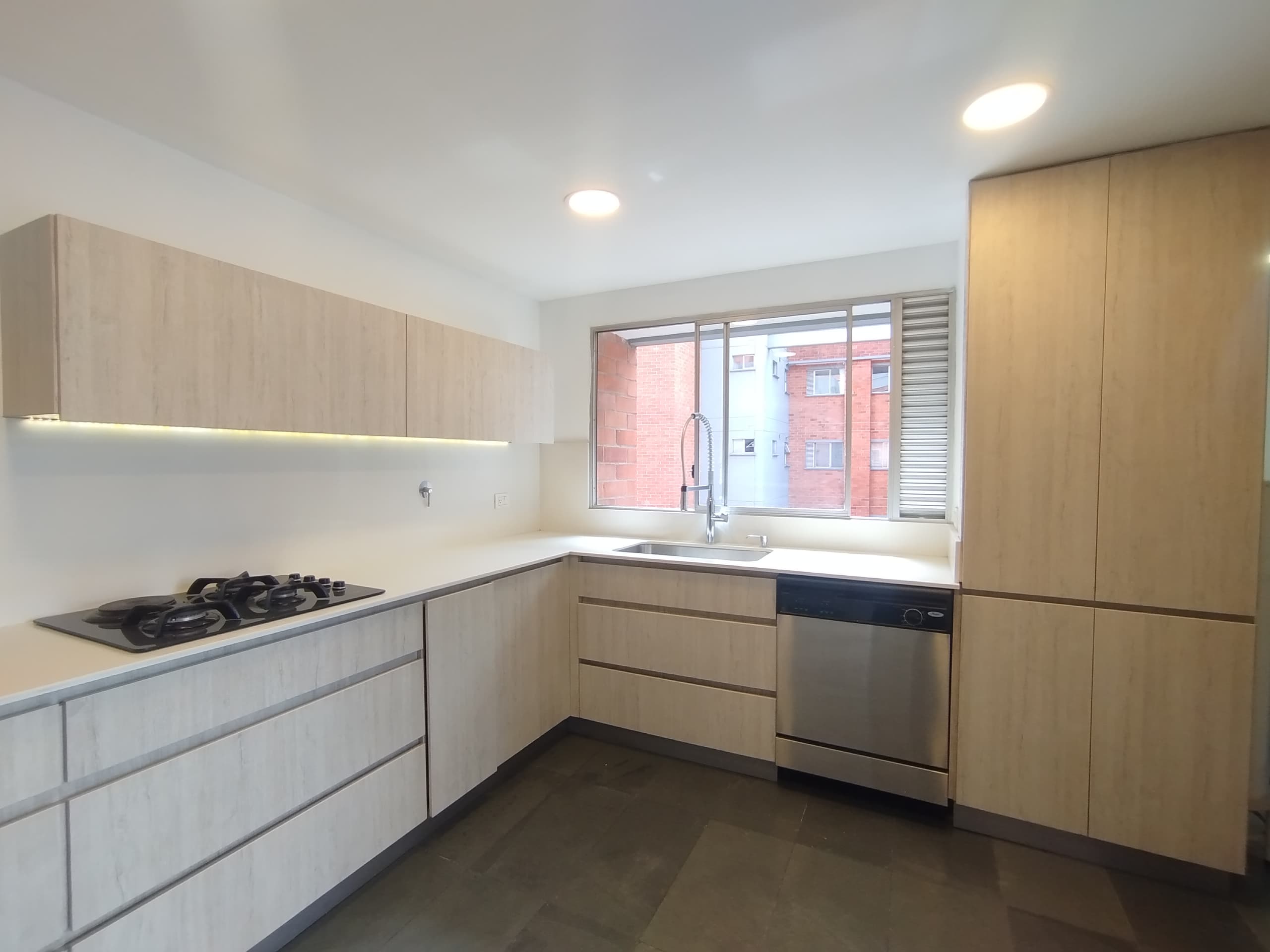 Apartamento en arriendo en Los Balsos, Poblado, Medellín — foto 4 de 20