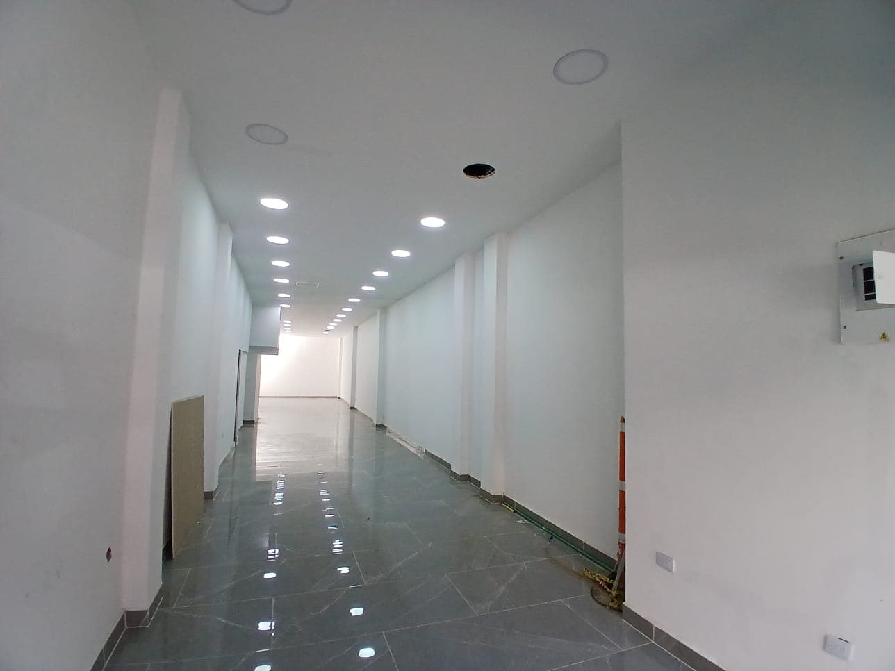 Local en arriendo en Belen, Medellín — foto 1 de 13