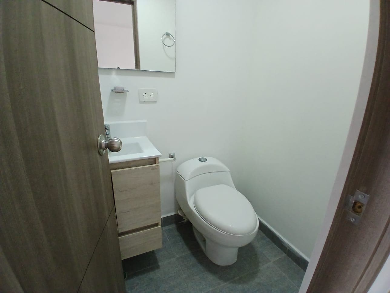 Apartamento en arriendo en Calasanz, La America, Medellín — foto 4 de 17
