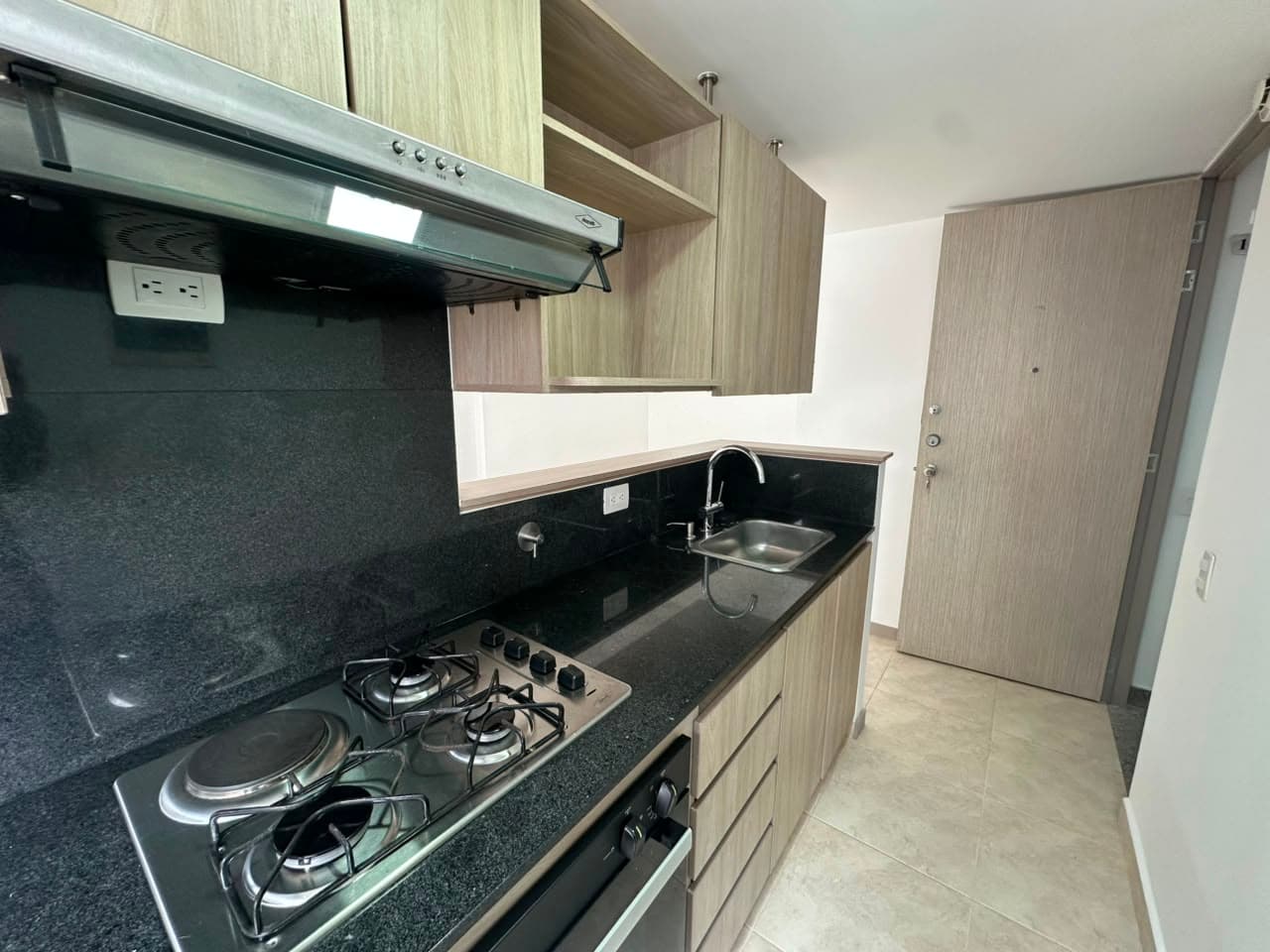 Apartamento en arriendo en La Cuenca, Envigado — foto 1 de 14
