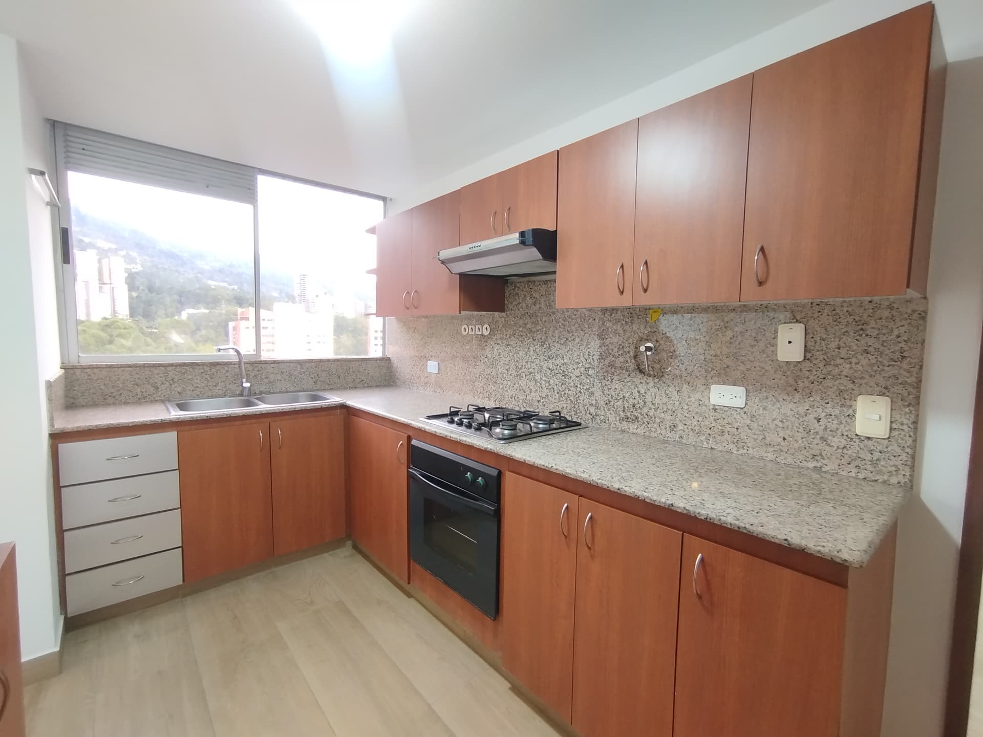 Apartamento en arriendo en Transversal Superior, Poblado, Medellín — foto 1 de 20