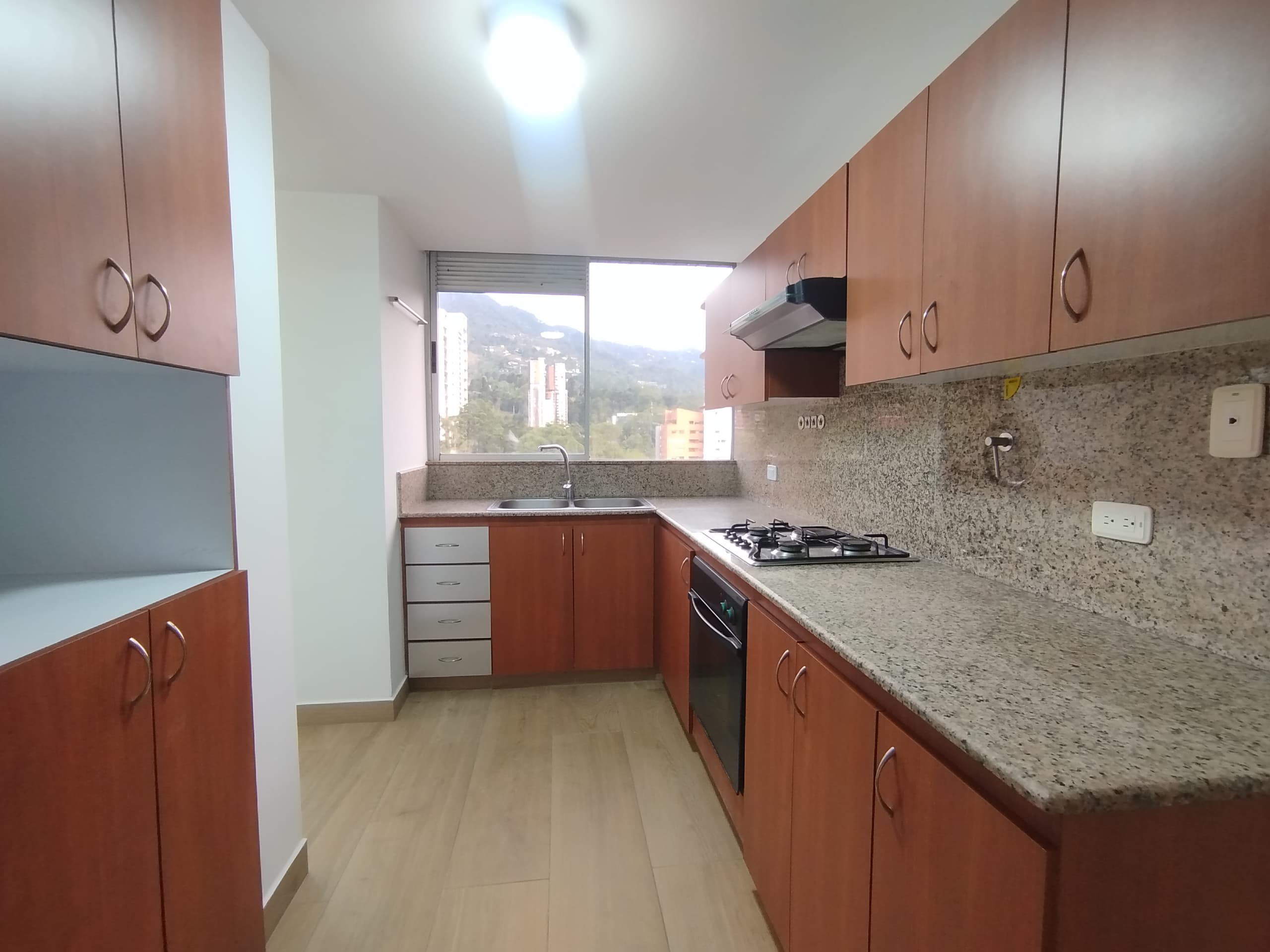 Apartamento en arriendo en Transversal Superior, Poblado, Medellín — foto 2 de 20