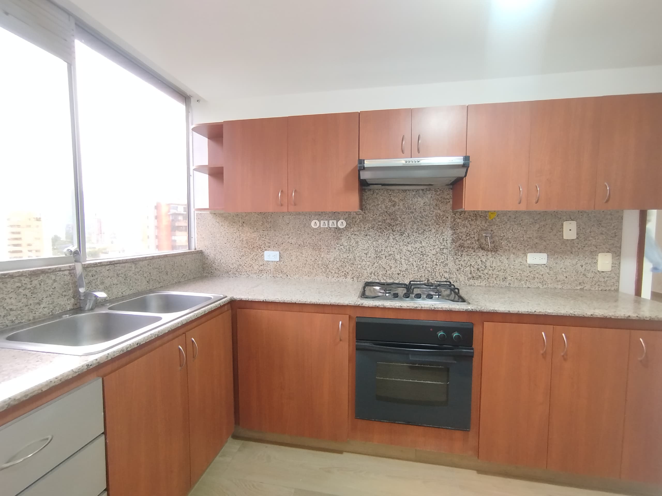 Apartamento en arriendo en Transversal Superior, Poblado, Medellín — foto 3 de 20
