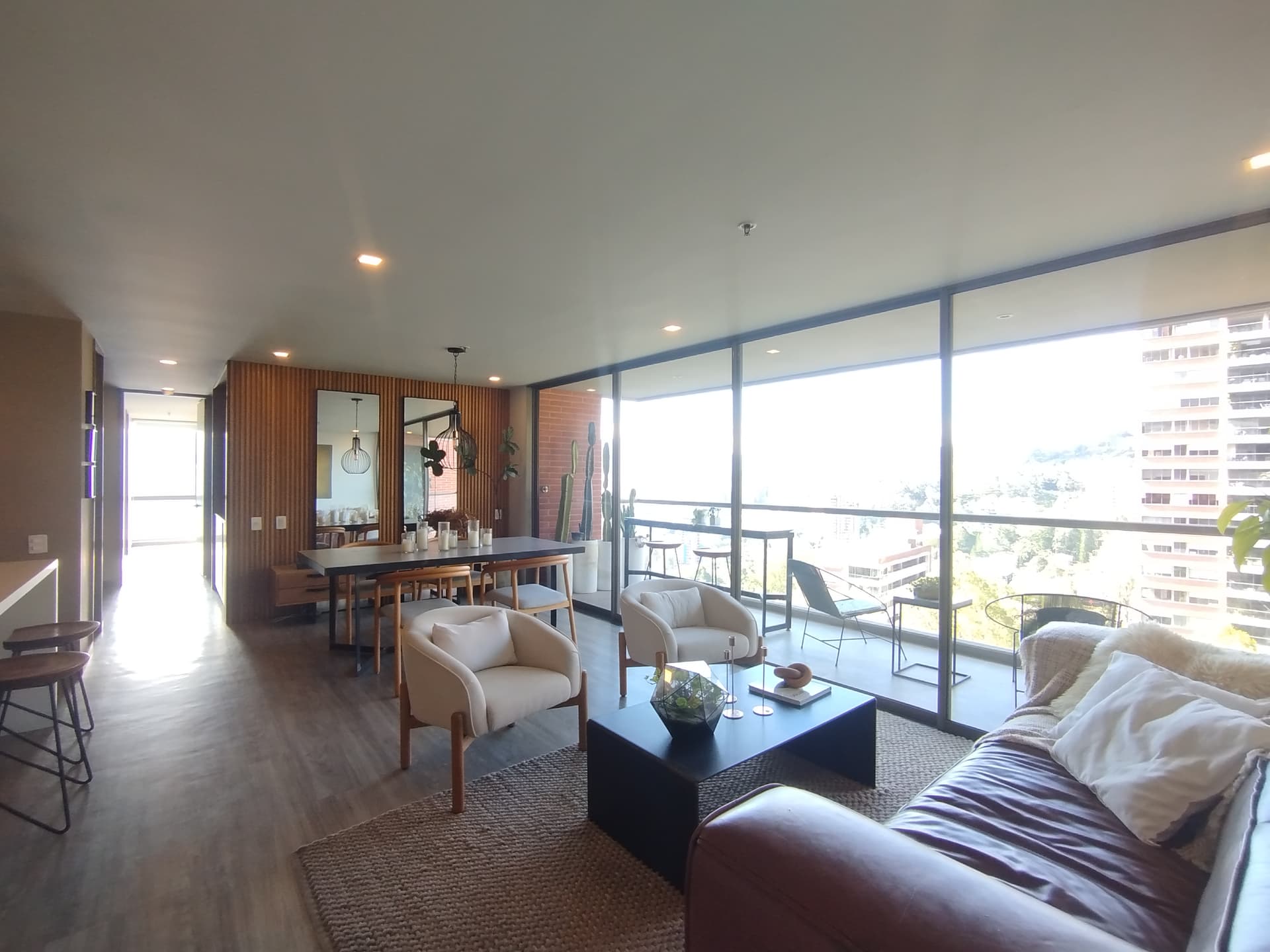 Apartamento en arriendo en La Cola Del Zorro, Poblado, Medellín — foto 1 de 20