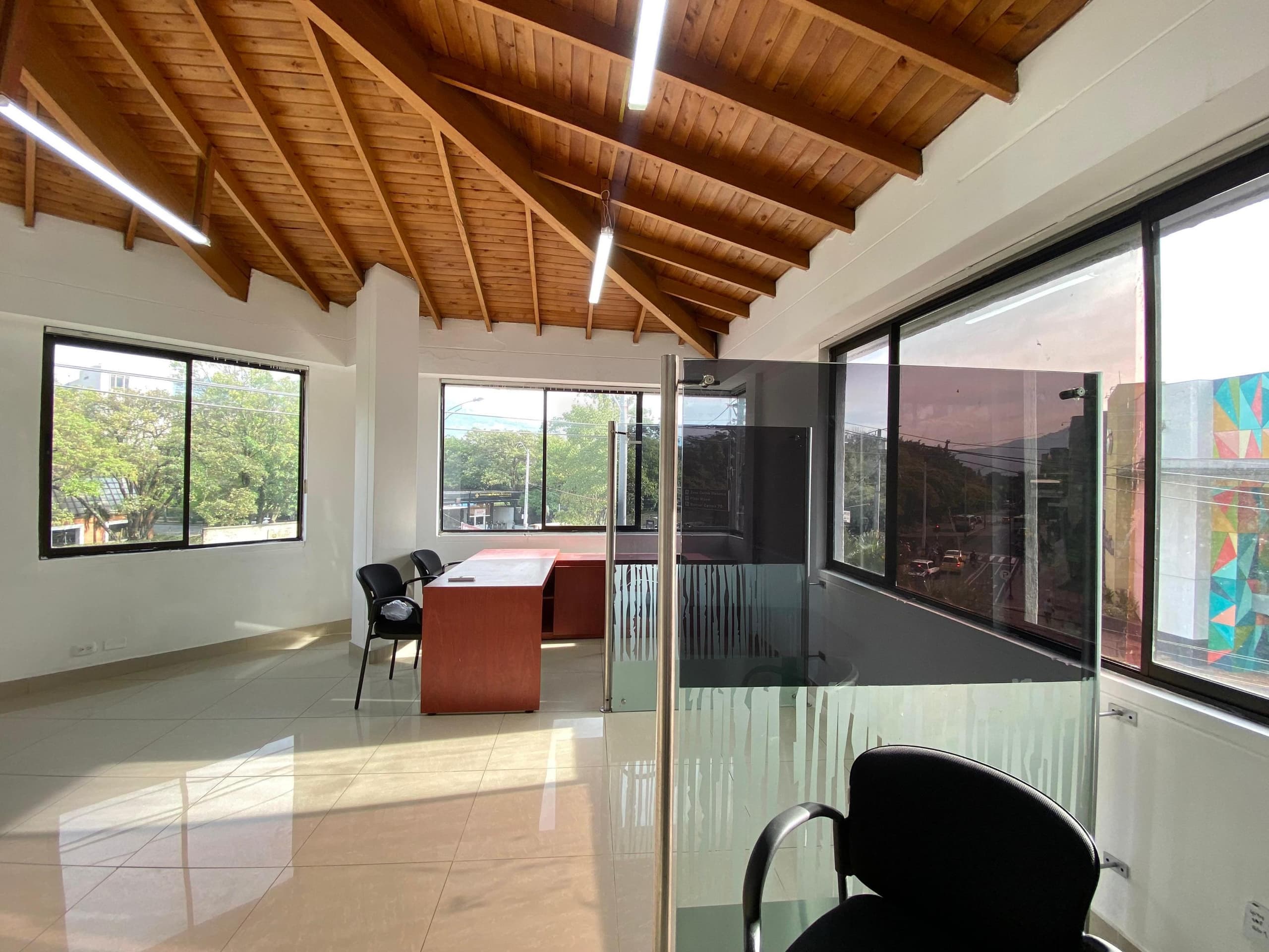 Oficina en arriendo en Los Conquistadores, Laureles, Medellín — foto 4 de 12