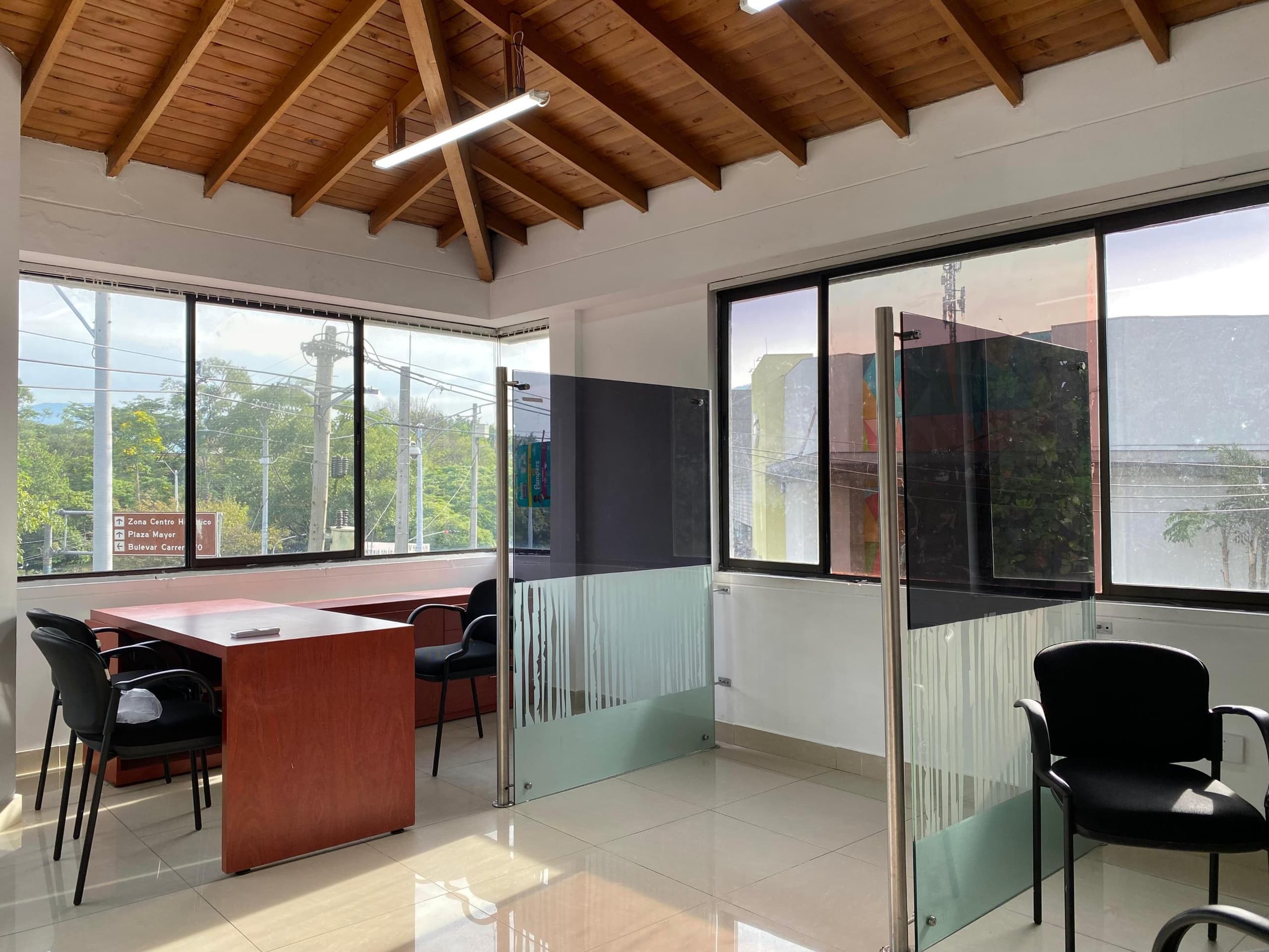Oficina en arriendo en Los Conquistadores, Laureles, Medellín — foto 5 de 12