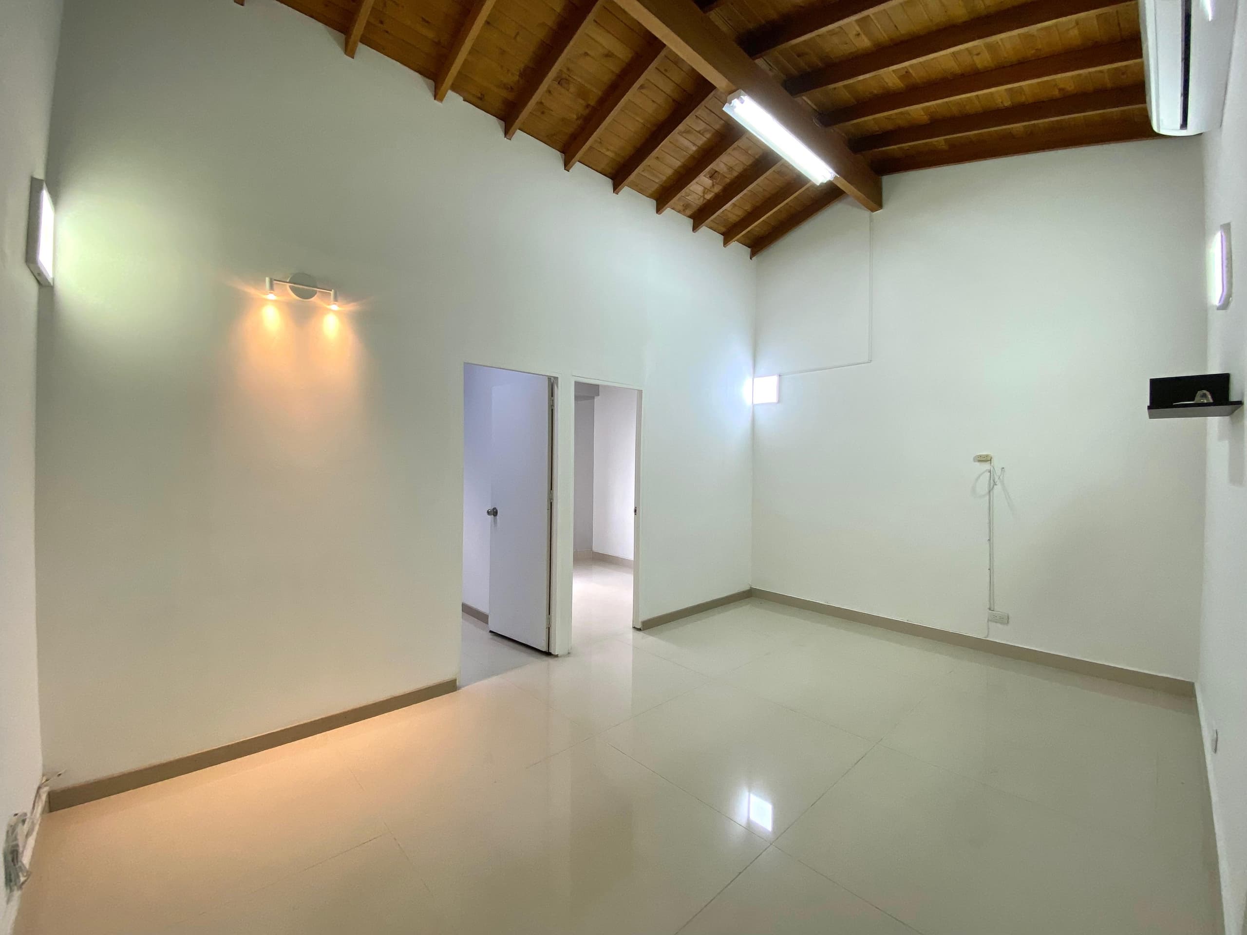 Oficina en arriendo en Los Conquistadores, Laureles, Medellín — foto 4 de 12