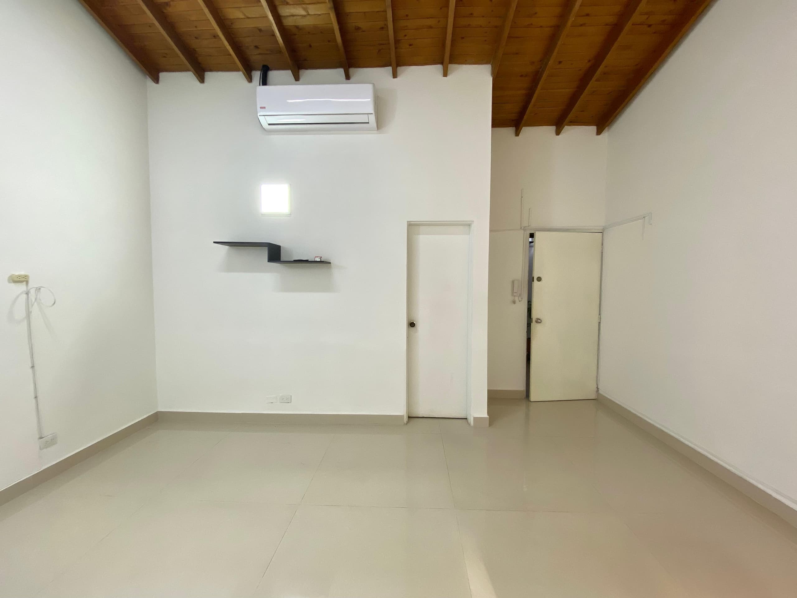 Oficina en arriendo en Los Conquistadores, Laureles, Medellín — foto 5 de 12
