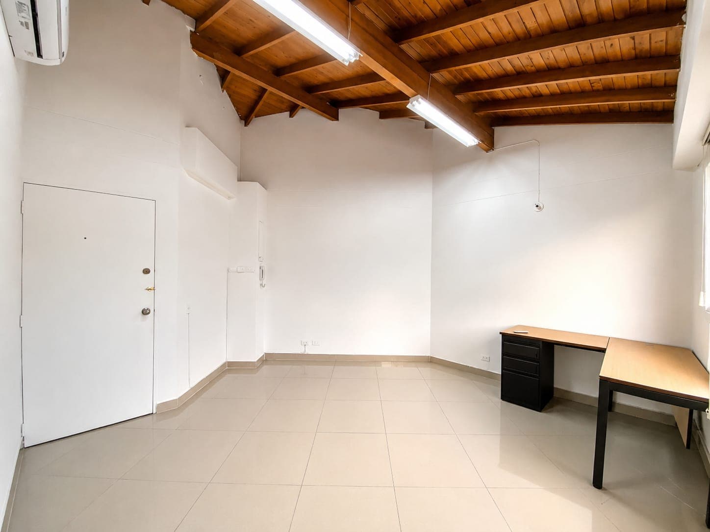 Oficina en arriendo en Los Conquistadores, Laureles, Medellín — foto 1 de 12