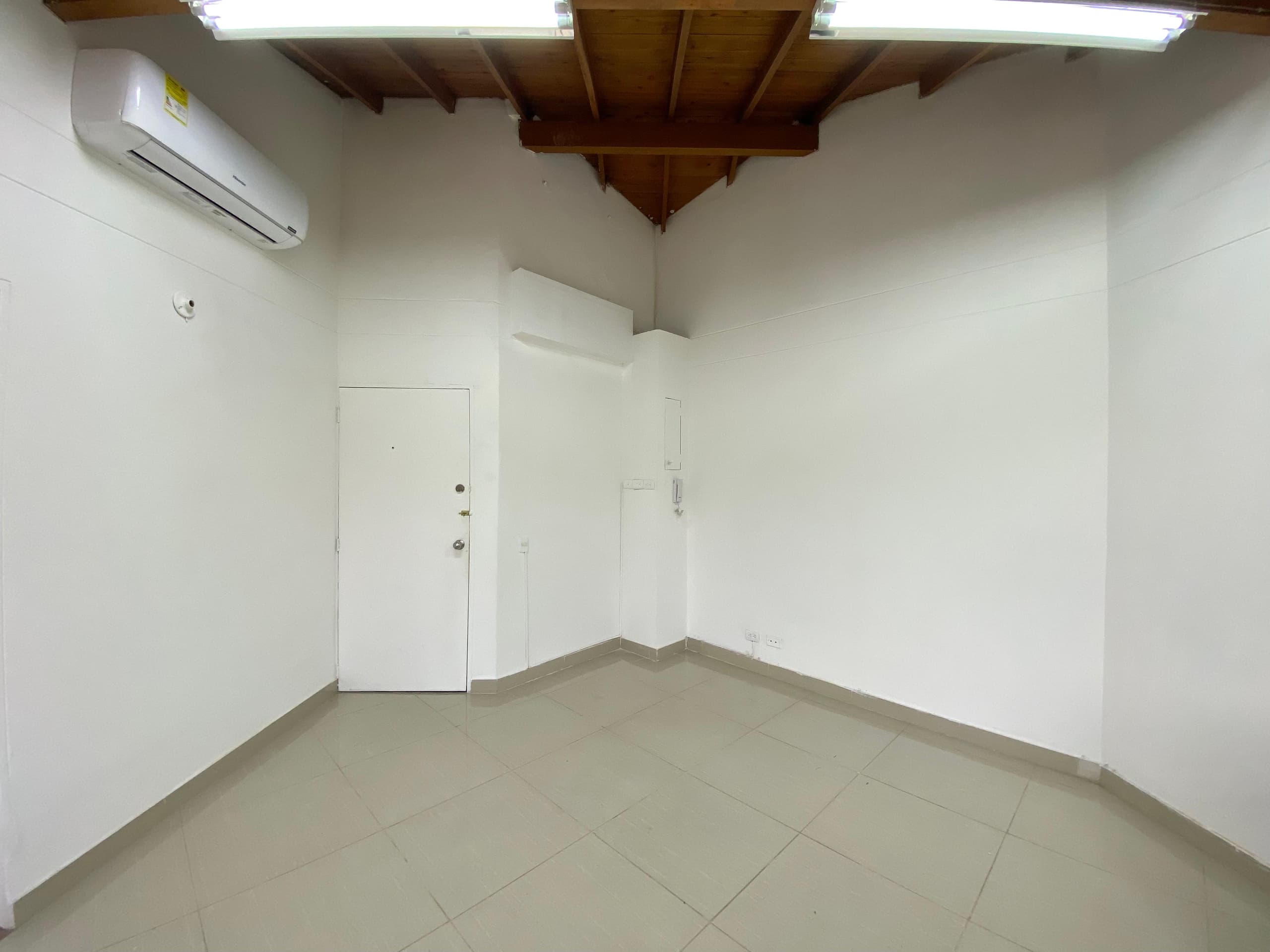 Oficina en arriendo en Los Conquistadores, Laureles, Medellín — foto 3 de 12