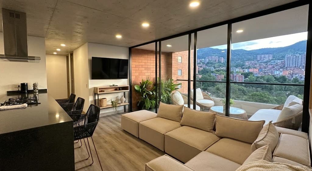 Apartamento en arriendo en Loma de las Brujas, Envigado — foto 1 de 15