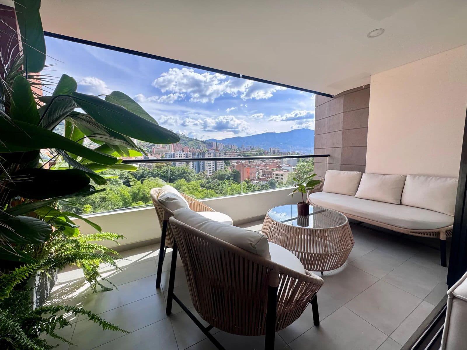 Apartamento en arriendo en Loma de las Brujas, Envigado — foto 3 de 15