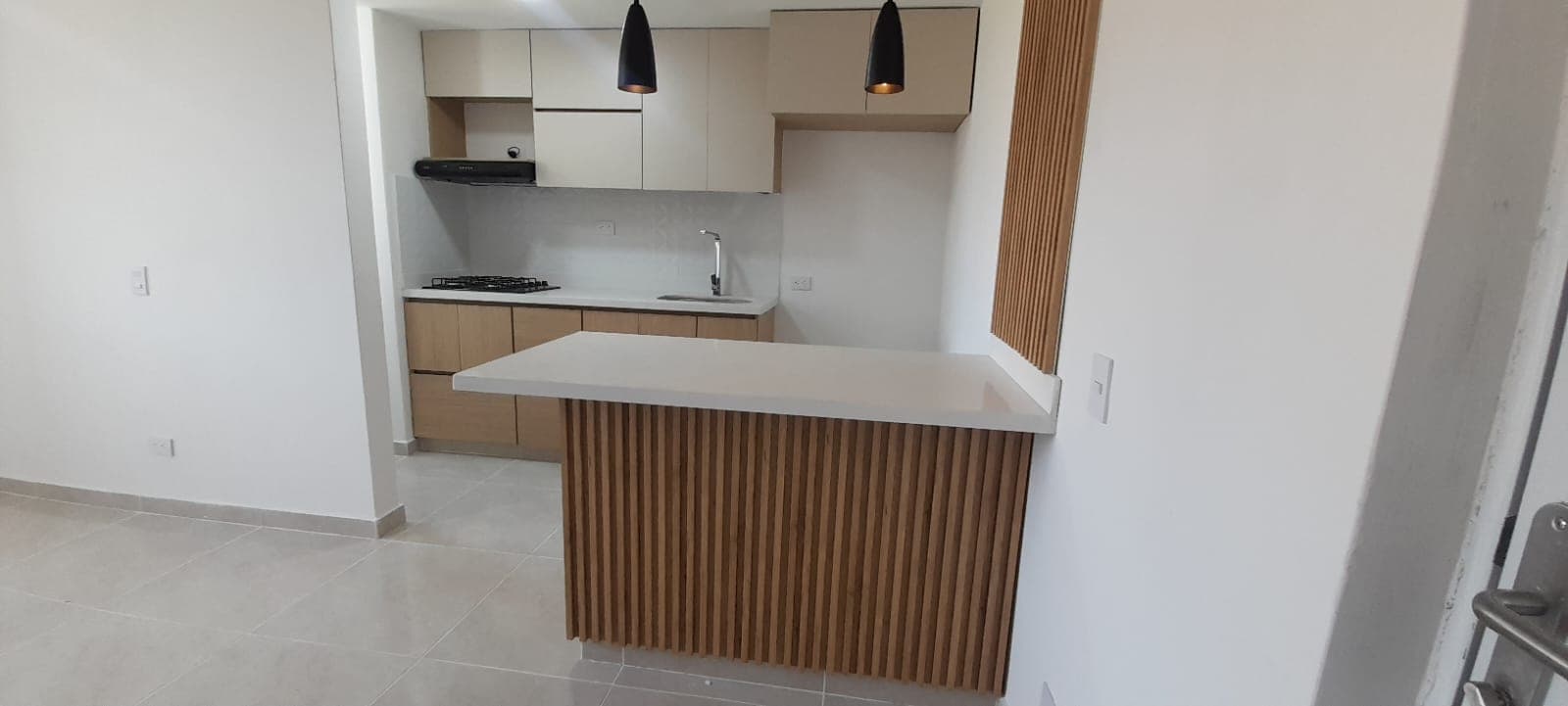 Apartamento en arriendo en Madera, Bello — foto 1 de 15