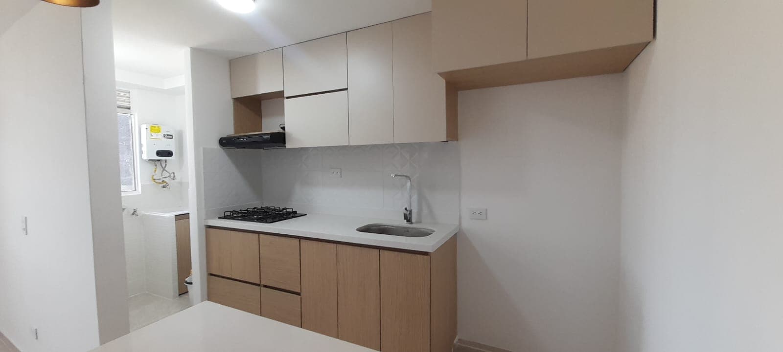 Apartamento en arriendo en Madera, Bello — foto 2 de 15