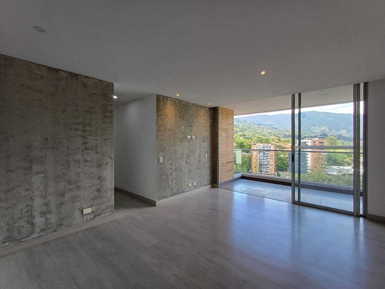 Apartamento en arriendo en Loma de los Benedictinos, Envigado — foto 1 de 20