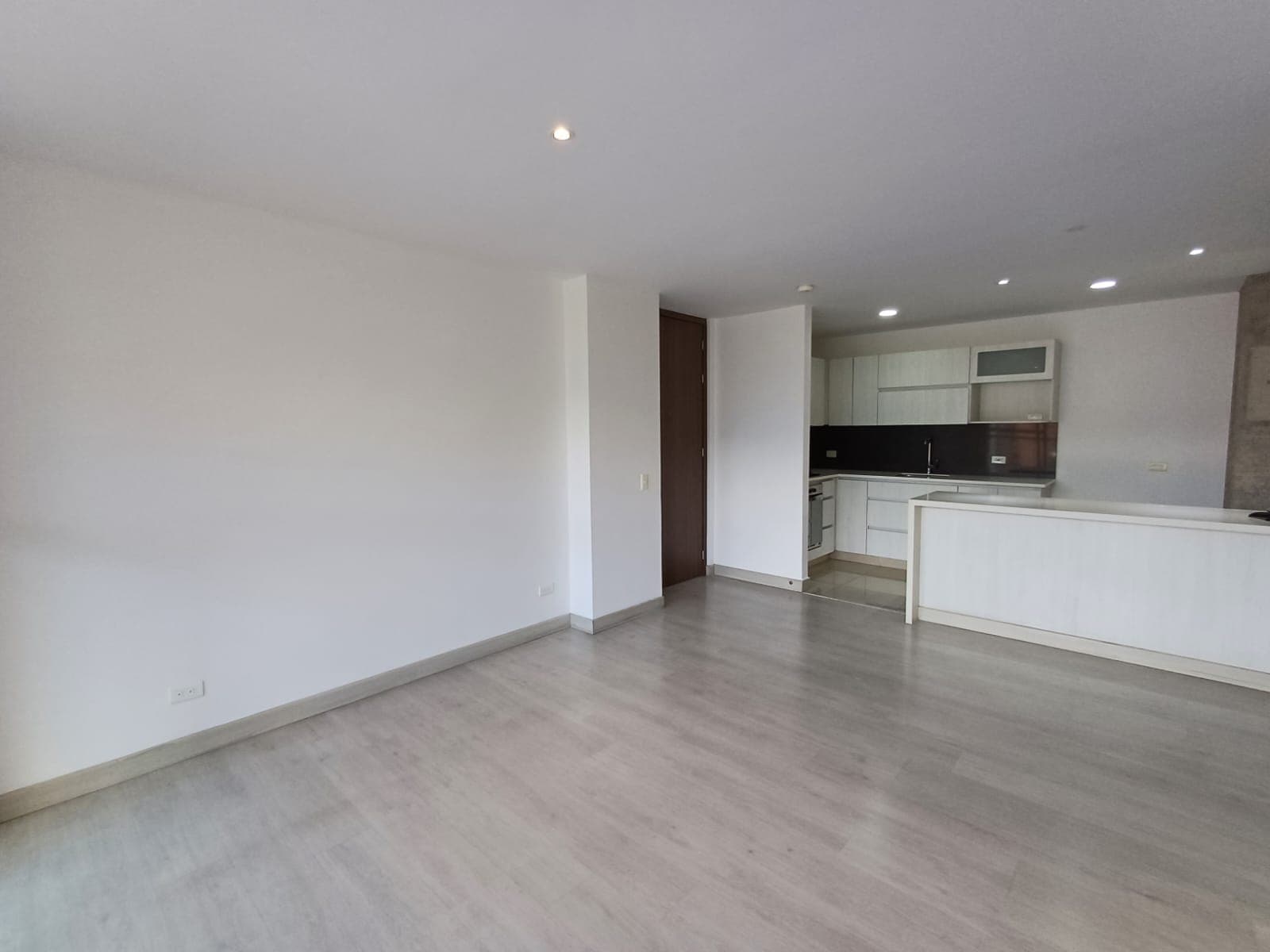 Apartamento en arriendo en Loma de los Benedictinos, Envigado — foto 4 de 20