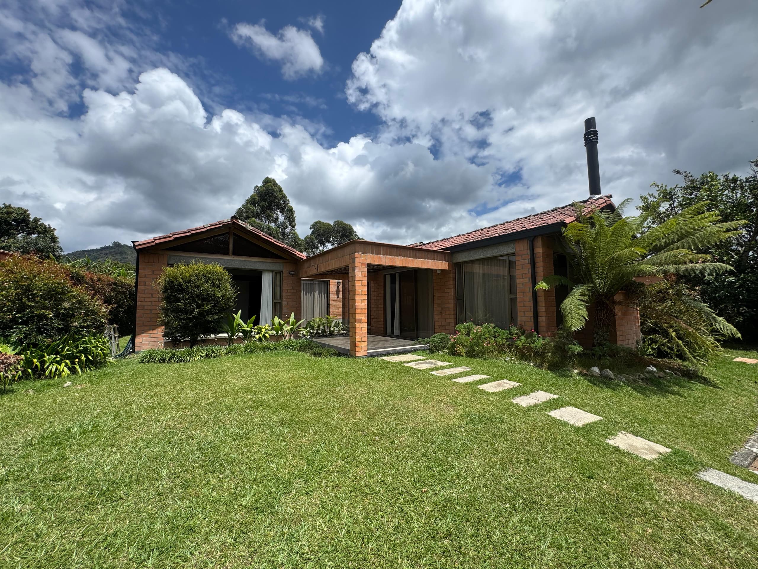Casa Campestre en arriendo en El Retiro Campestre — foto 1 de 20