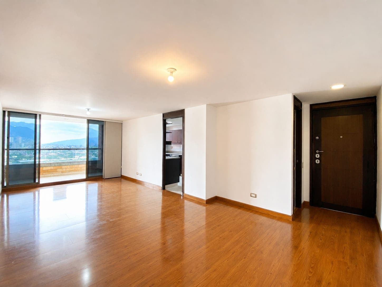 Apartamento en arriendo en Santa María De Los Ángeles, Poblado, Medellín — foto 1 de 20