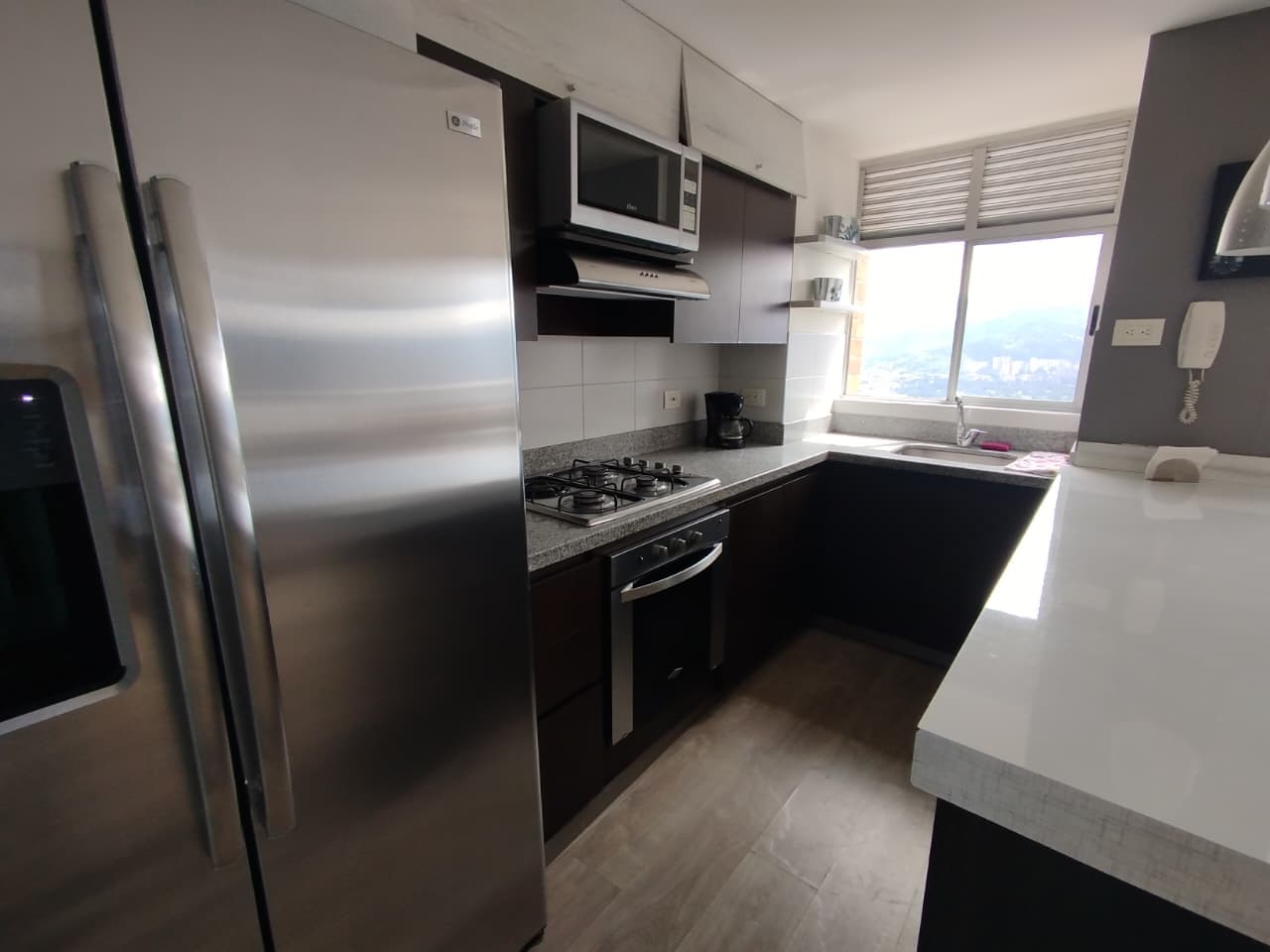 Apartamento en arriendo en Loma Del Indio, Poblado, Medellín — foto 1 de 16