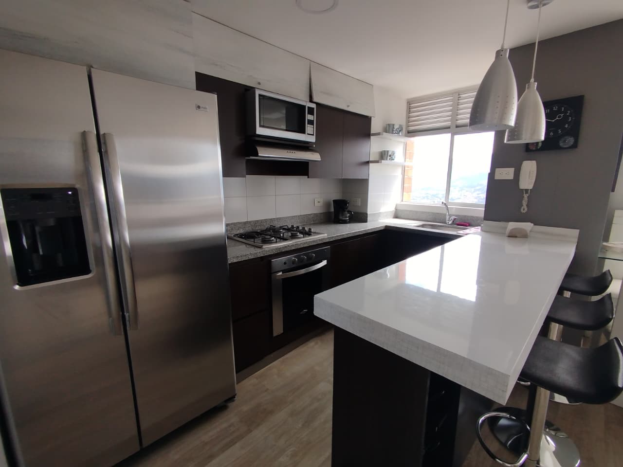 Apartamento en arriendo en Loma Del Indio, Poblado, Medellín — foto 2 de 16