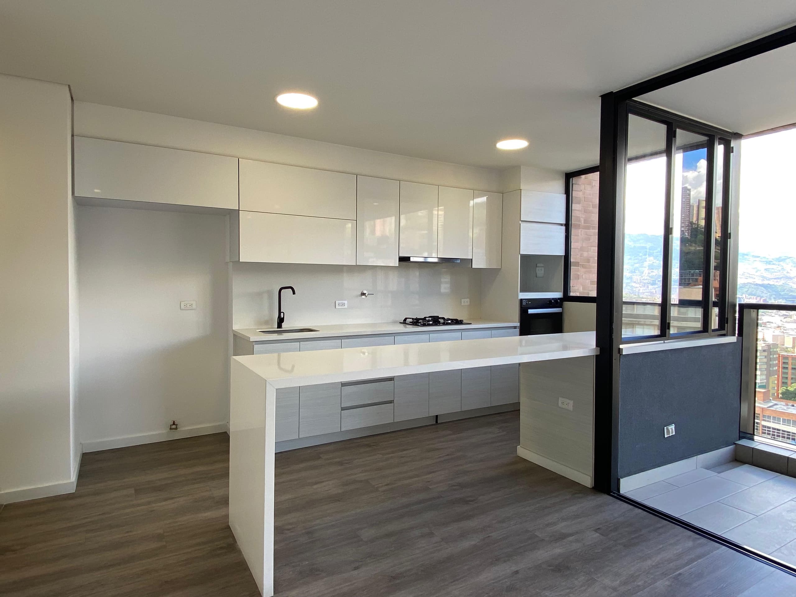 Apartamento en arriendo en Lalinde, Poblado, Medellín — foto 2 de 20