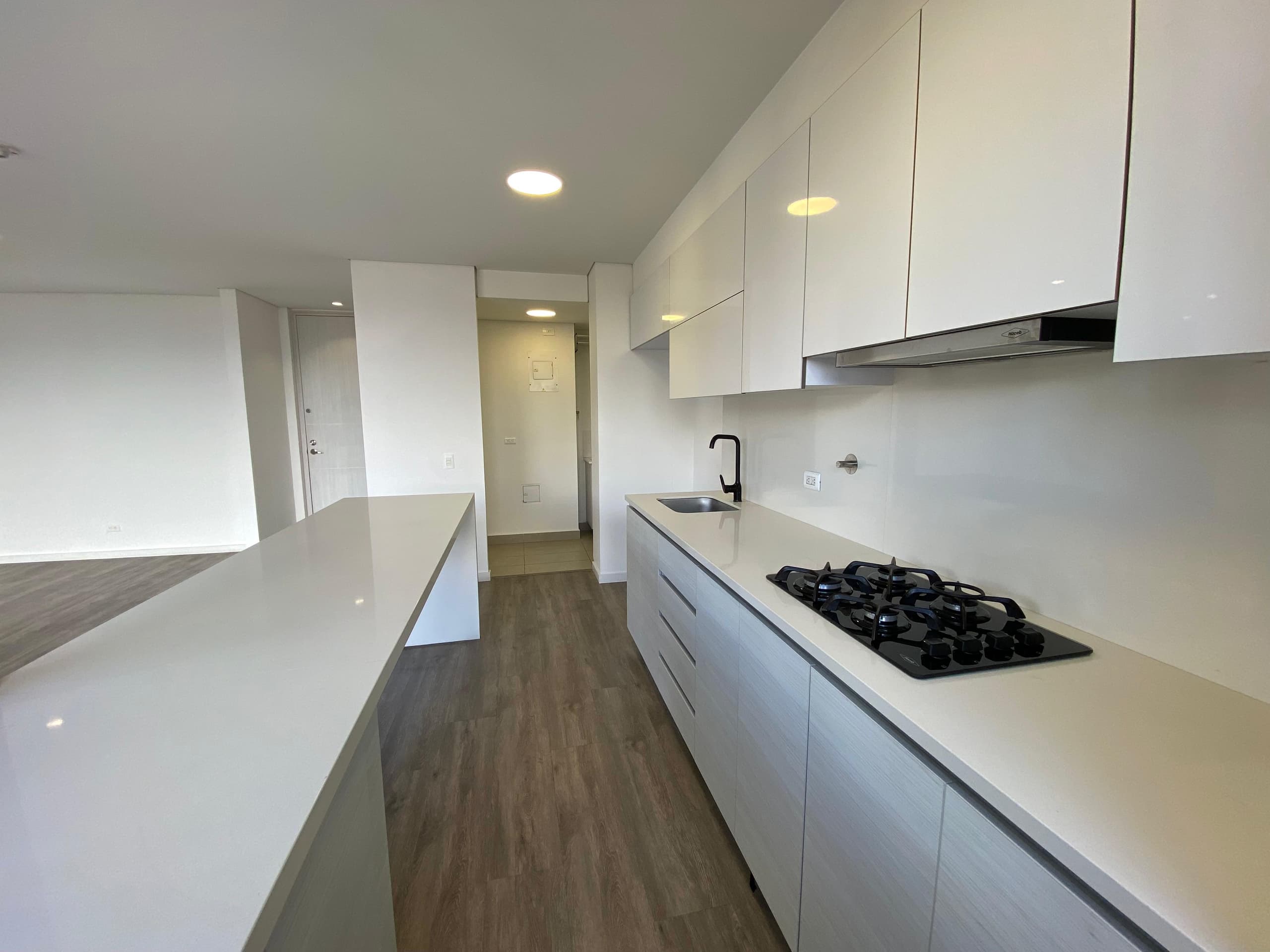 Apartamento en arriendo en Lalinde, Poblado, Medellín — foto 3 de 20