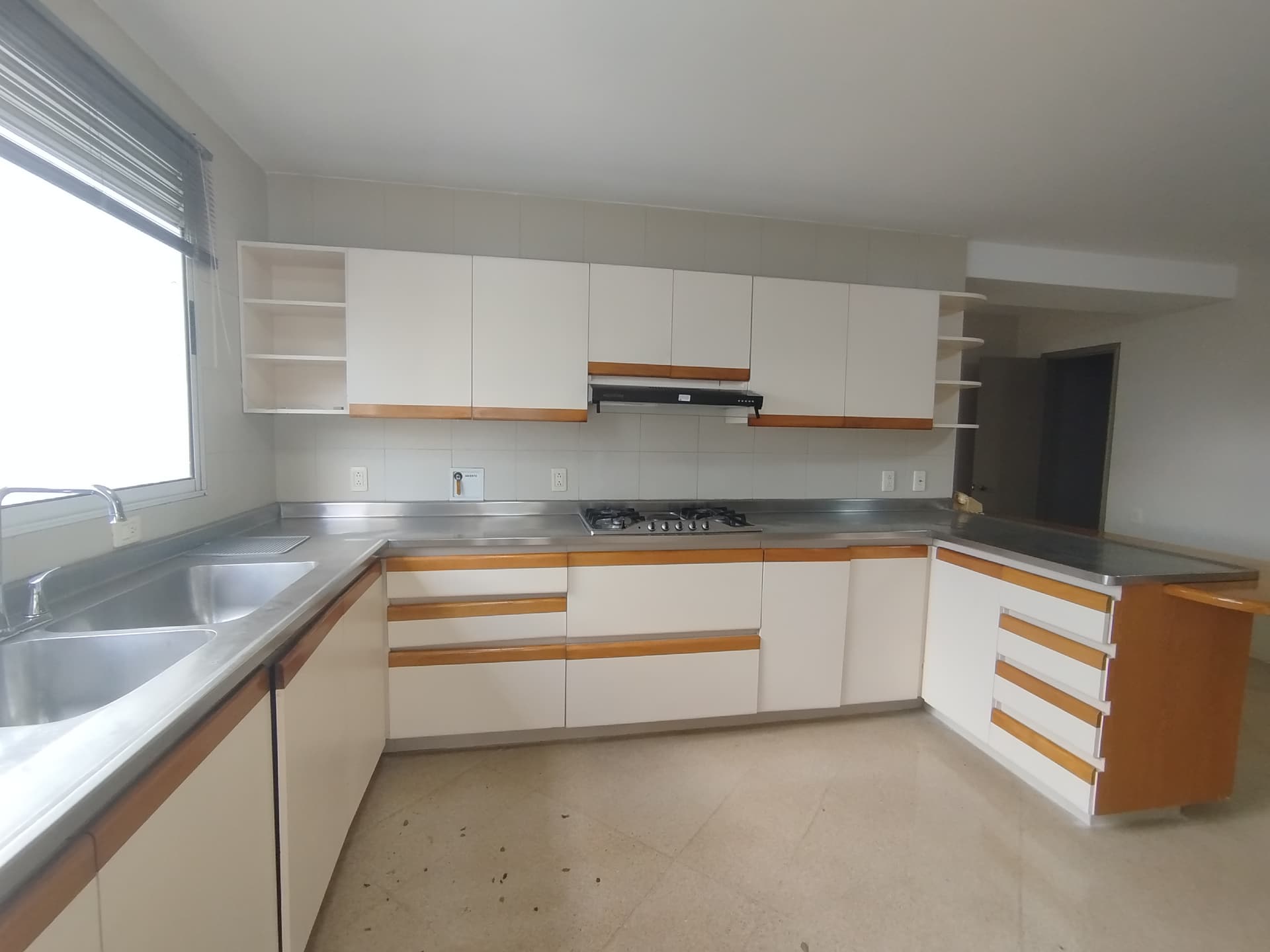 Apartamento en arriendo en Los Balsos, Poblado, Medellín — foto 1 de 20