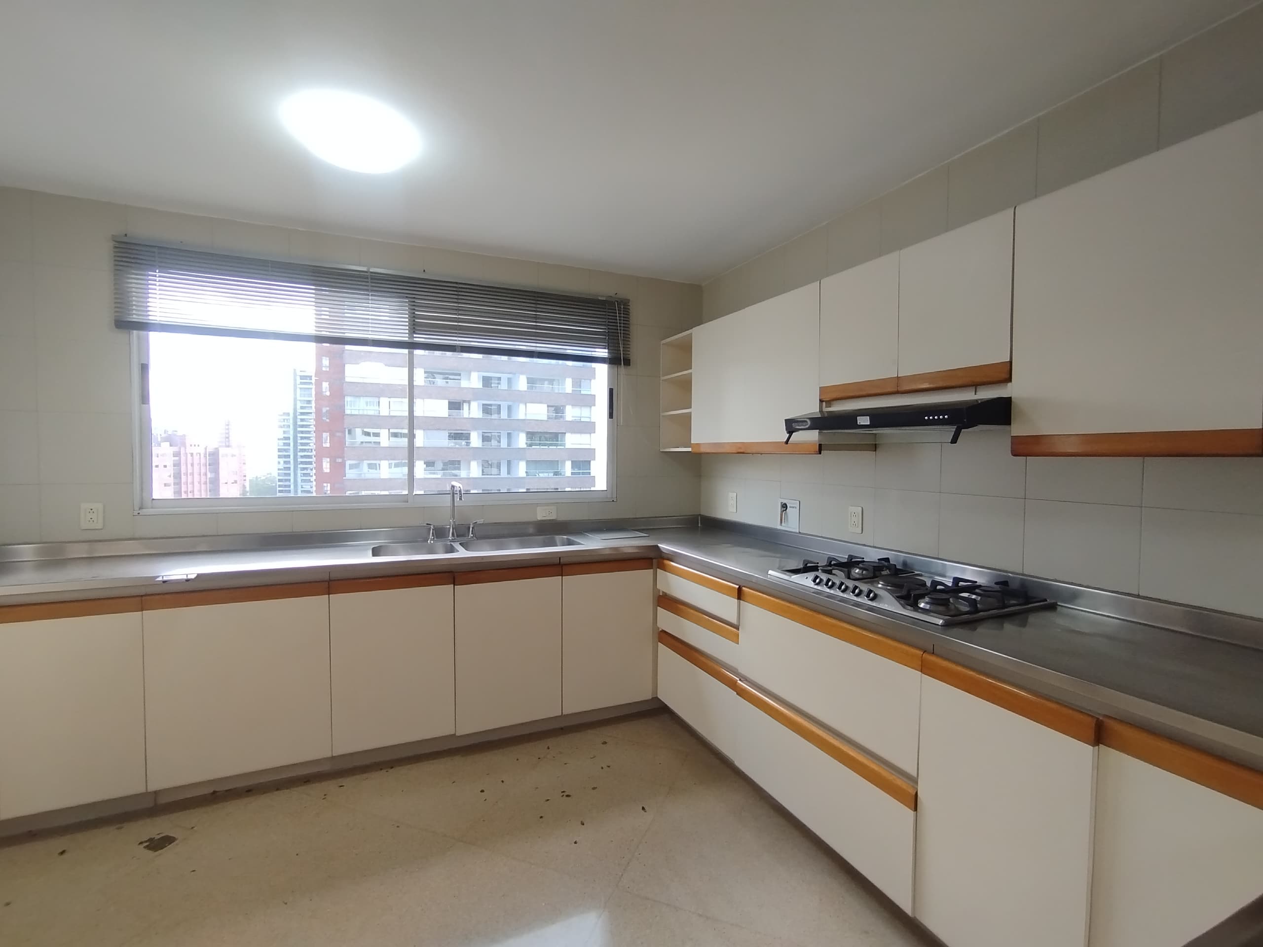 Apartamento en arriendo en Los Balsos, Poblado, Medellín — foto 2 de 20