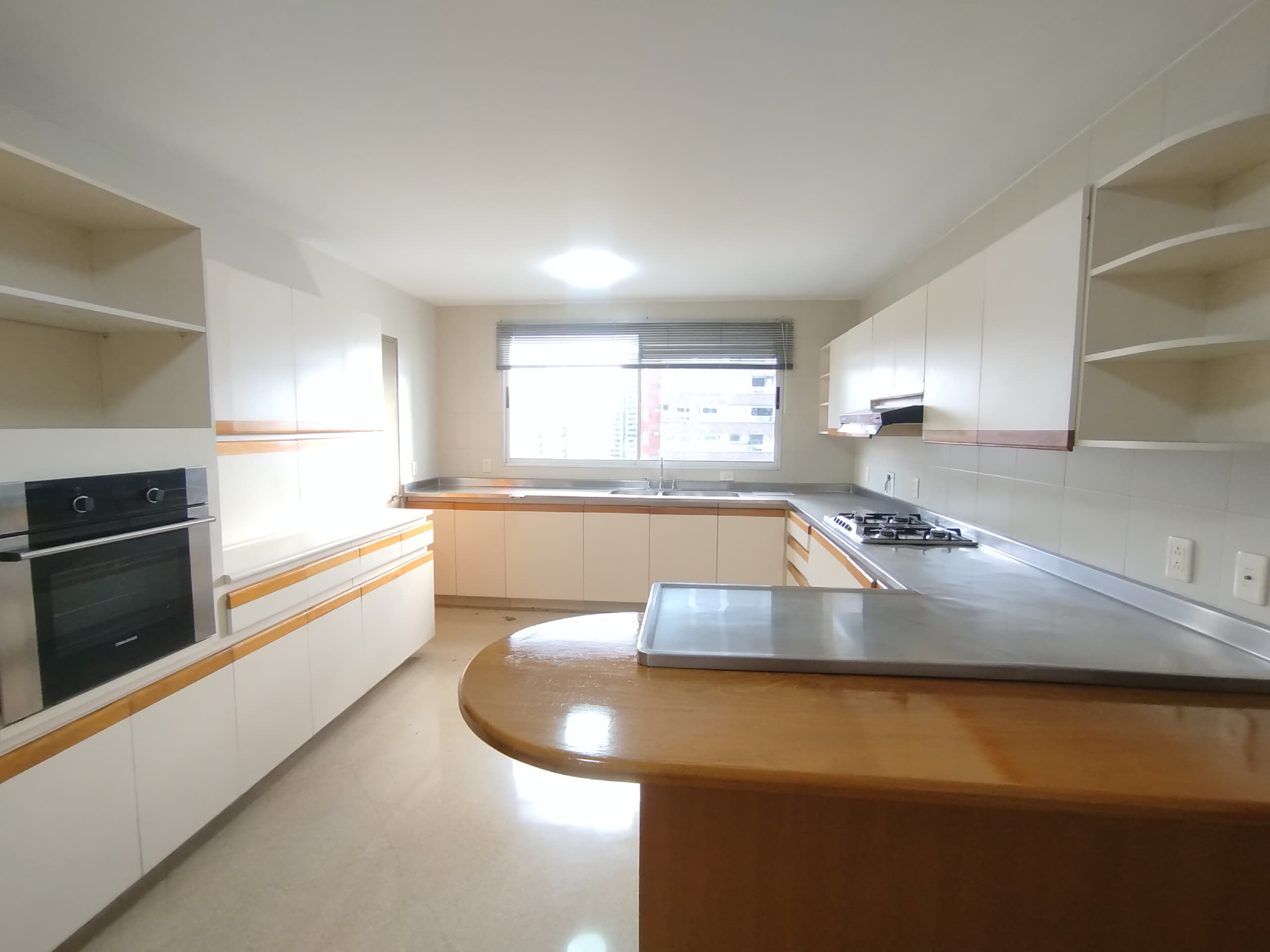 Apartamento en arriendo en Los Balsos, Poblado, Medellín — foto 4 de 20