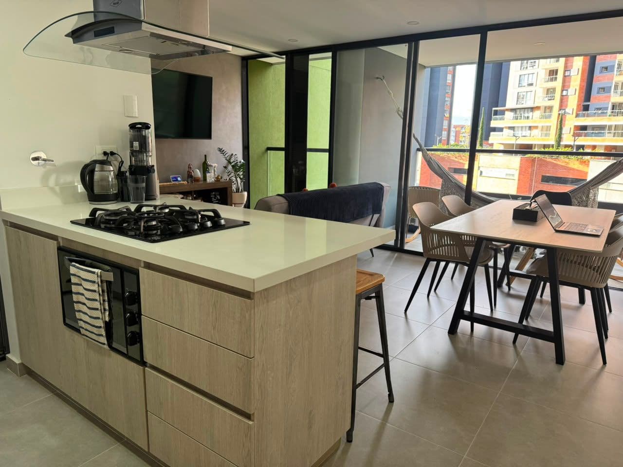 Apartamento en arriendo en Loma de las Brujas, Envigado — foto 1 de 14