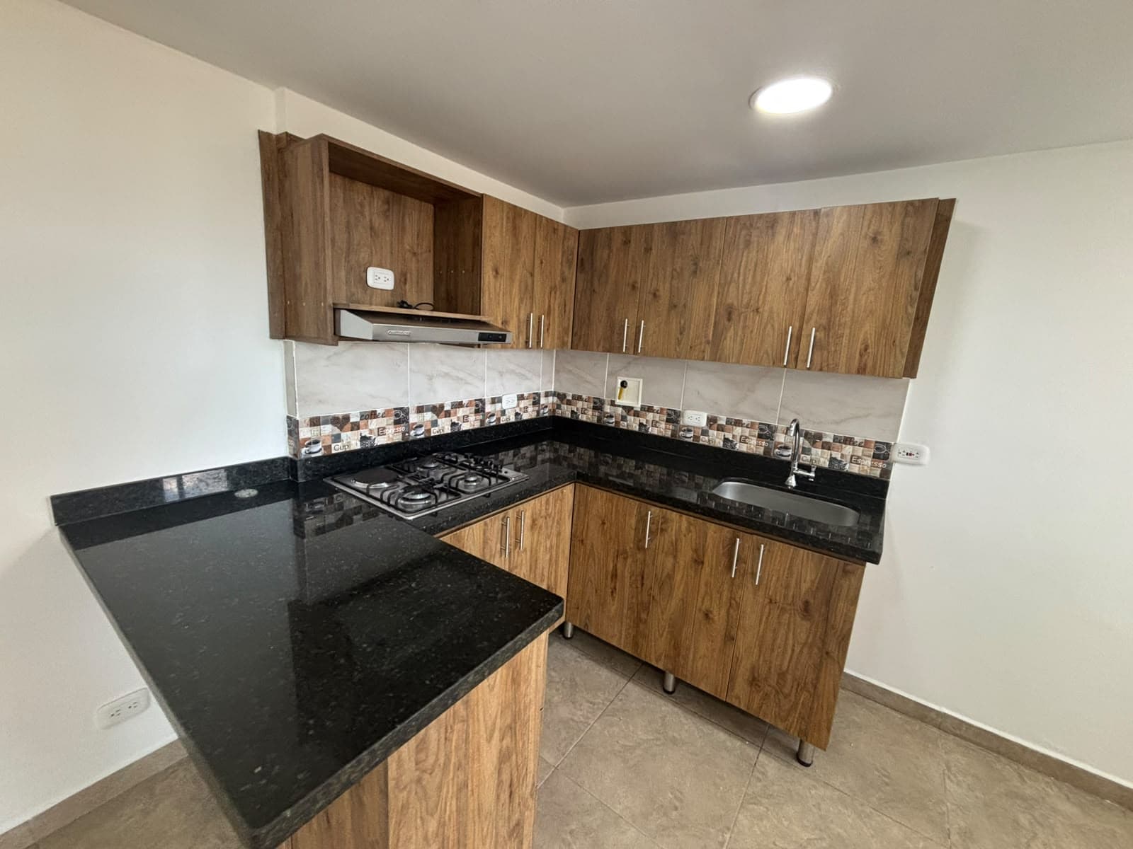Apartamento en arriendo en San Antonio de Prado, Medellín — foto 1 de 14