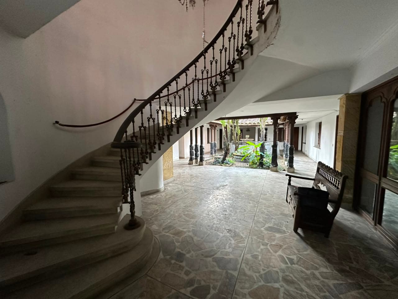 Casa Comercial en arriendo en Zuñiga, Envigado — foto 1 de 12