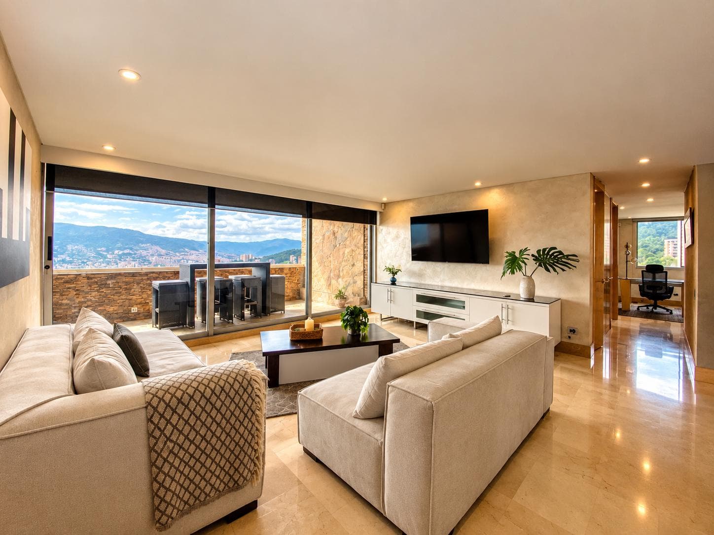 Apartamento en arriendo en Los Gonzalez, Poblado, Medellín — foto 1 de 20