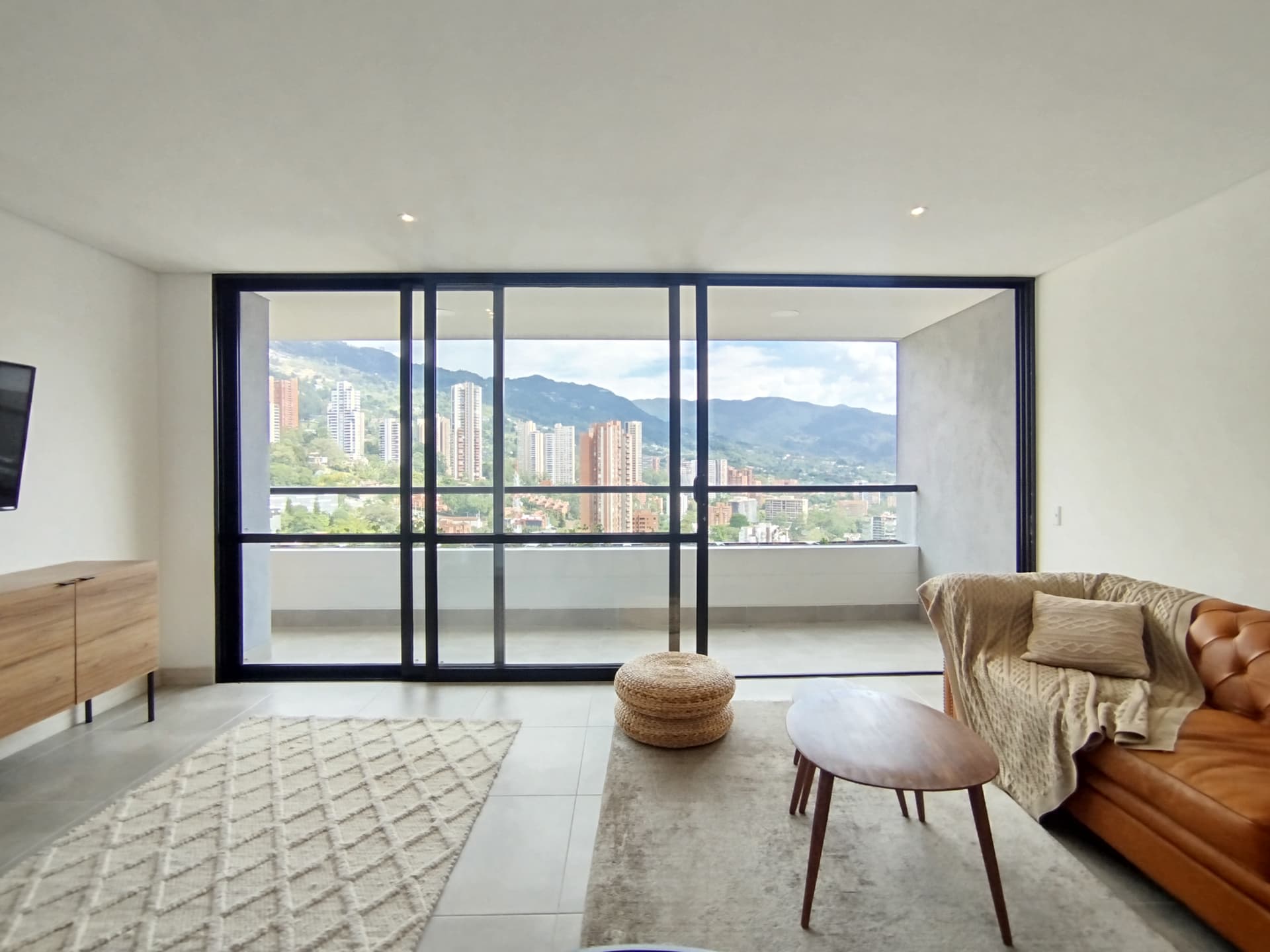 Apartamento en arriendo en Los Gonzalez, Poblado, Medellín — foto 1 de 20