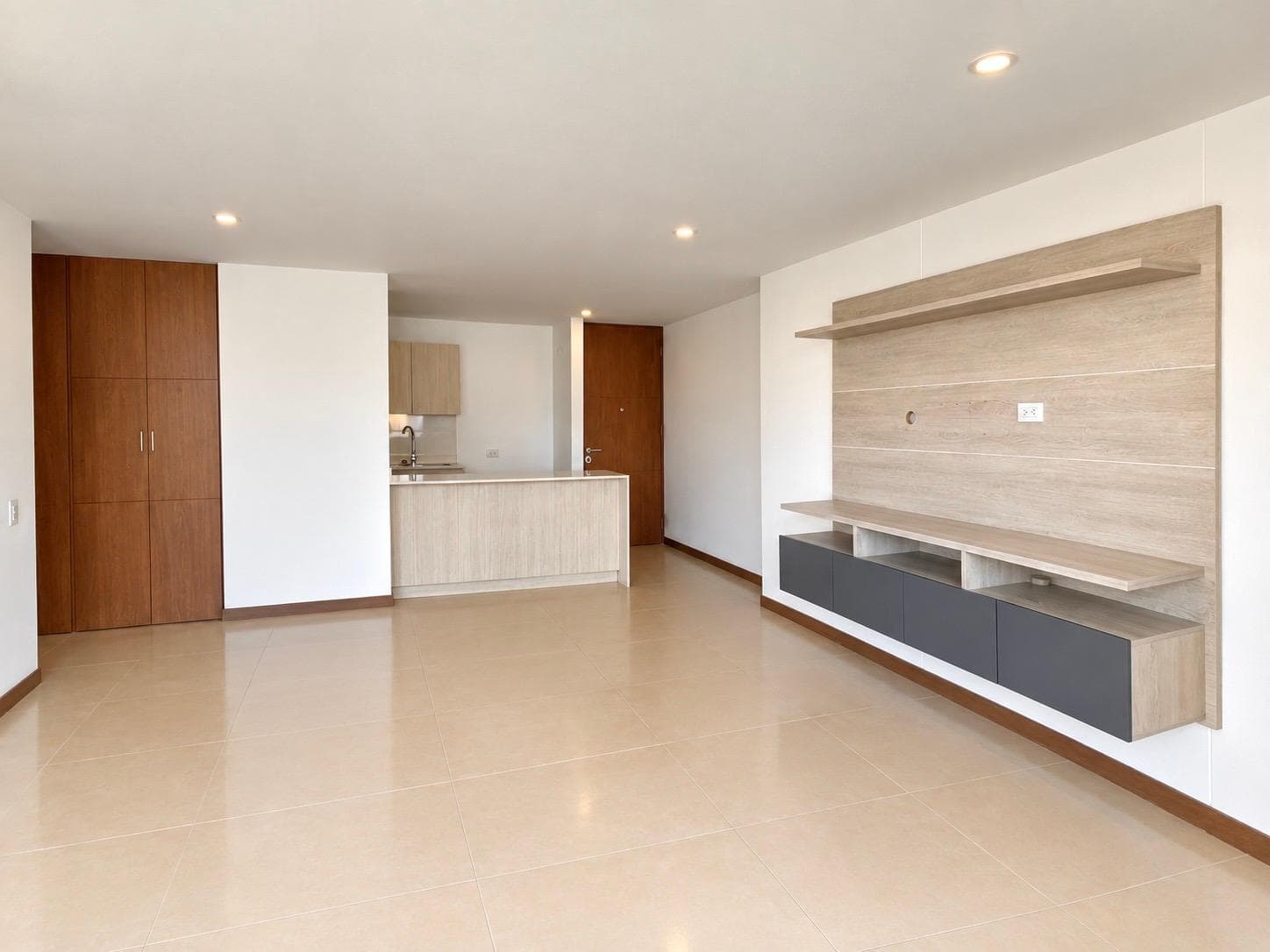 Apartamento en arriendo en Los Gonzalez, Poblado, Medellín — foto 1 de 17