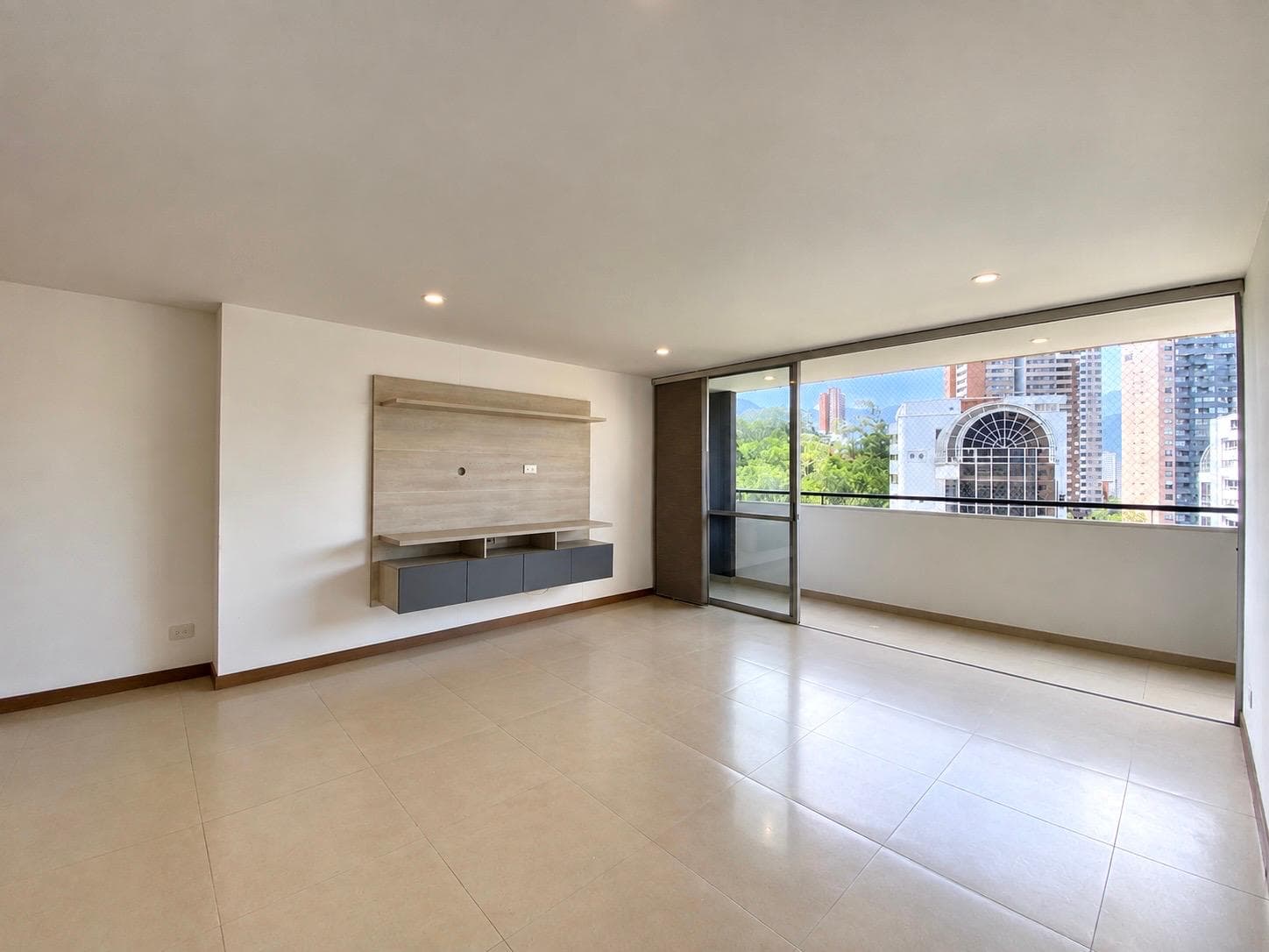 Apartamento en arriendo en Los Gonzalez, Poblado, Medellín — foto 2 de 17