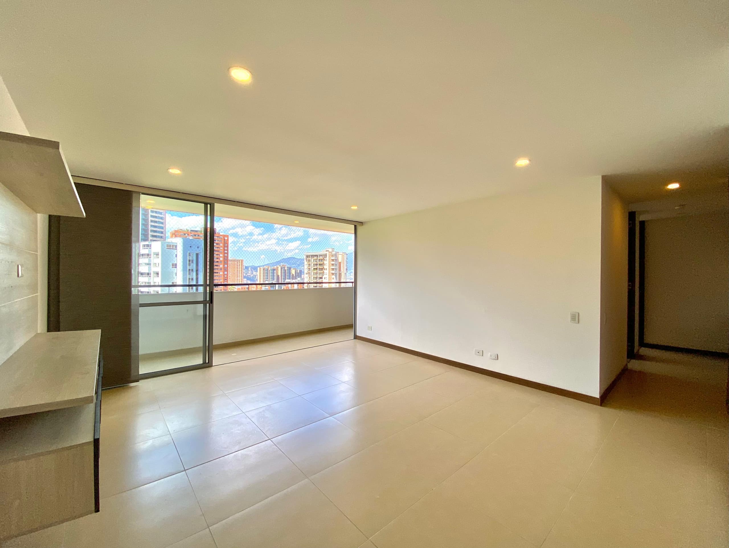 Apartamento en arriendo en Los Gonzalez, Poblado, Medellín — foto 3 de 17