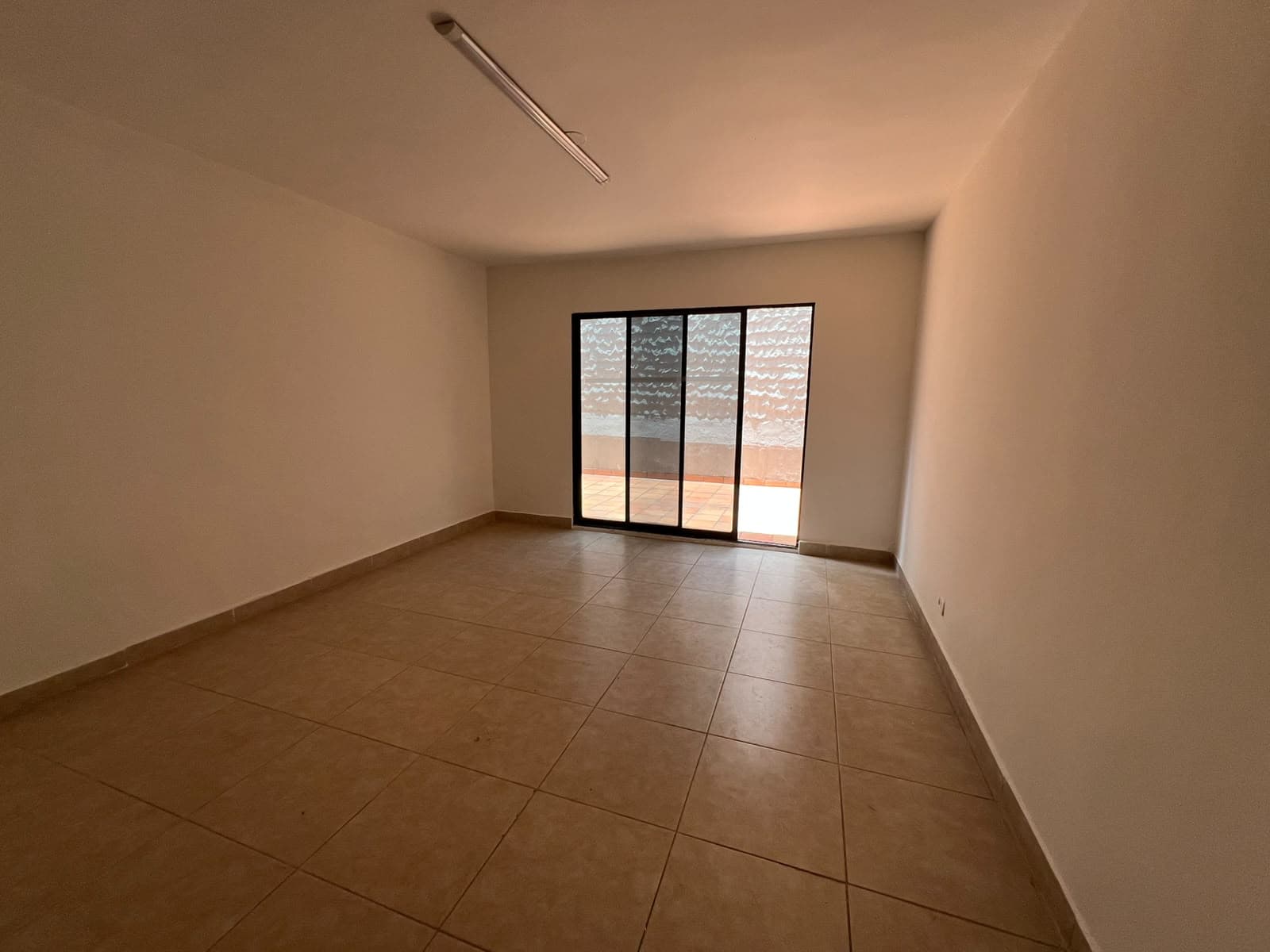Casa Comercial en arriendo en Los Conquistadores, Laureles, Medellín — foto 1 de 19