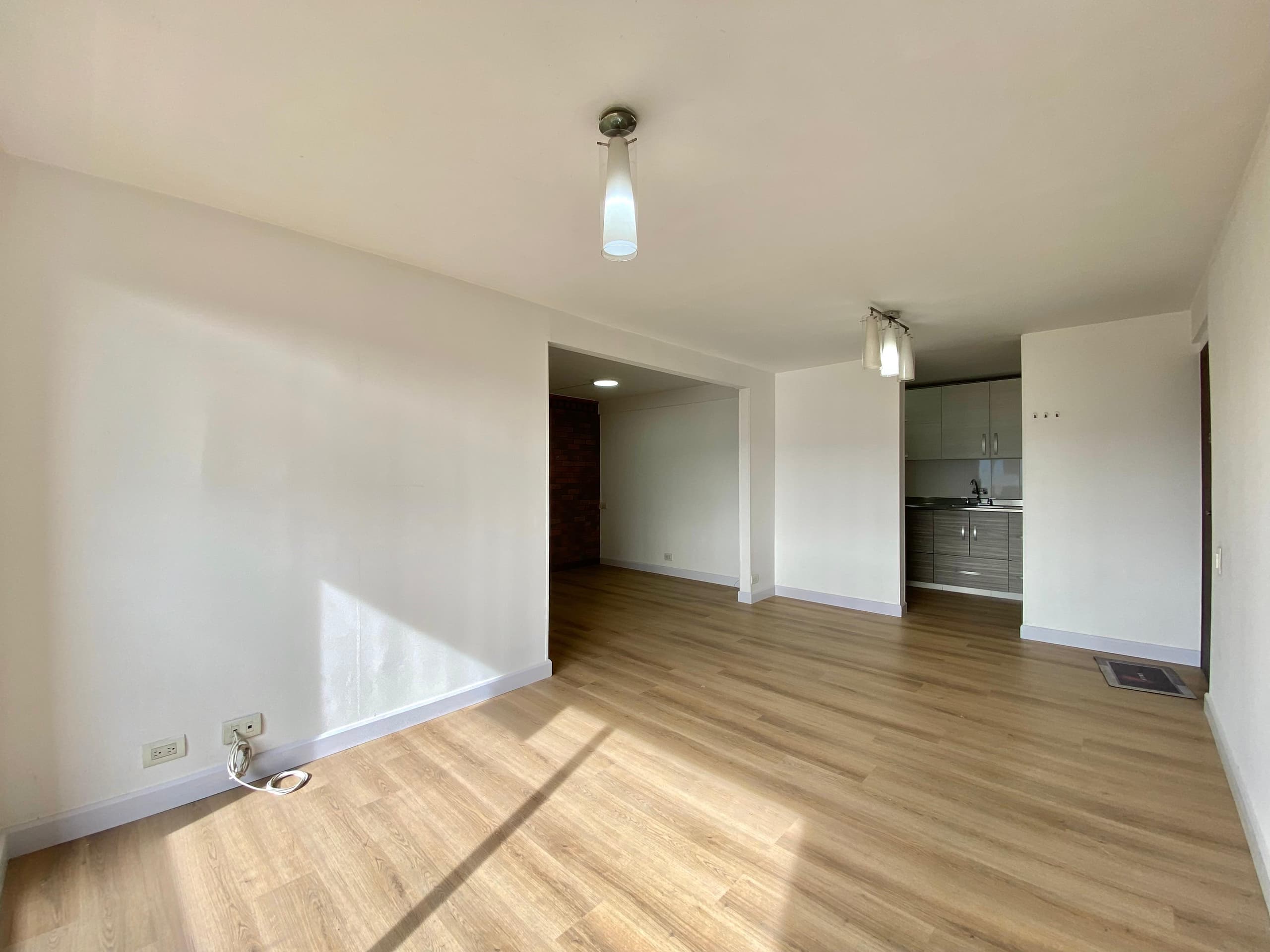 Apartamento en arriendo en Castropol, Poblado, Medellín — foto 3 de 18