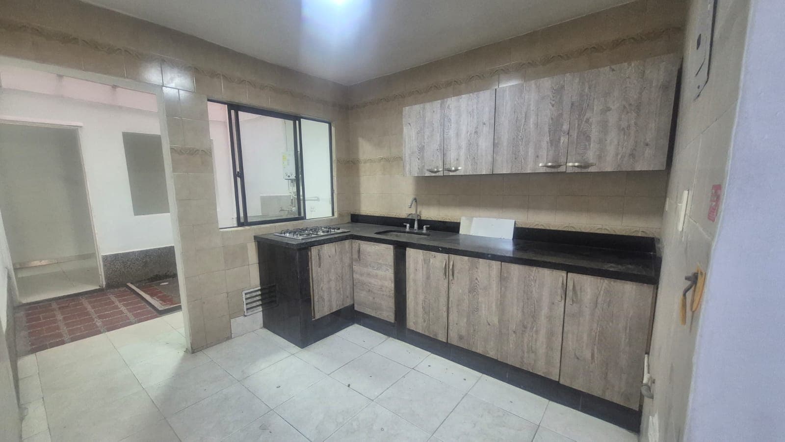 Casa Comercial en arriendo en Alcalá, Envigado — foto 1 de 13